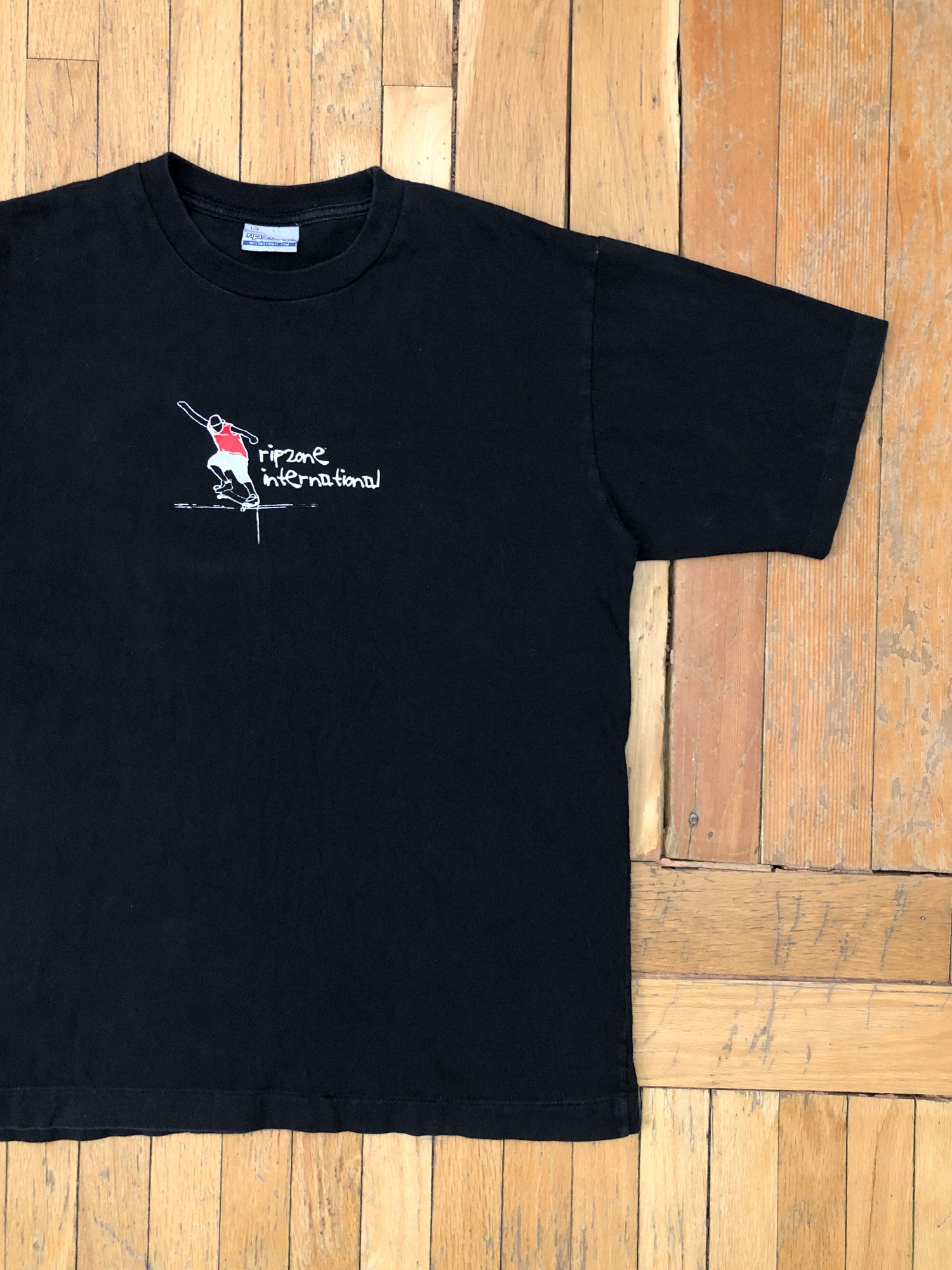 Vintage 90s Single Stitch 'Ripzone International' Skating T-Shirt Size US L / EU 52-54 / 3 - 1 Thumbnail