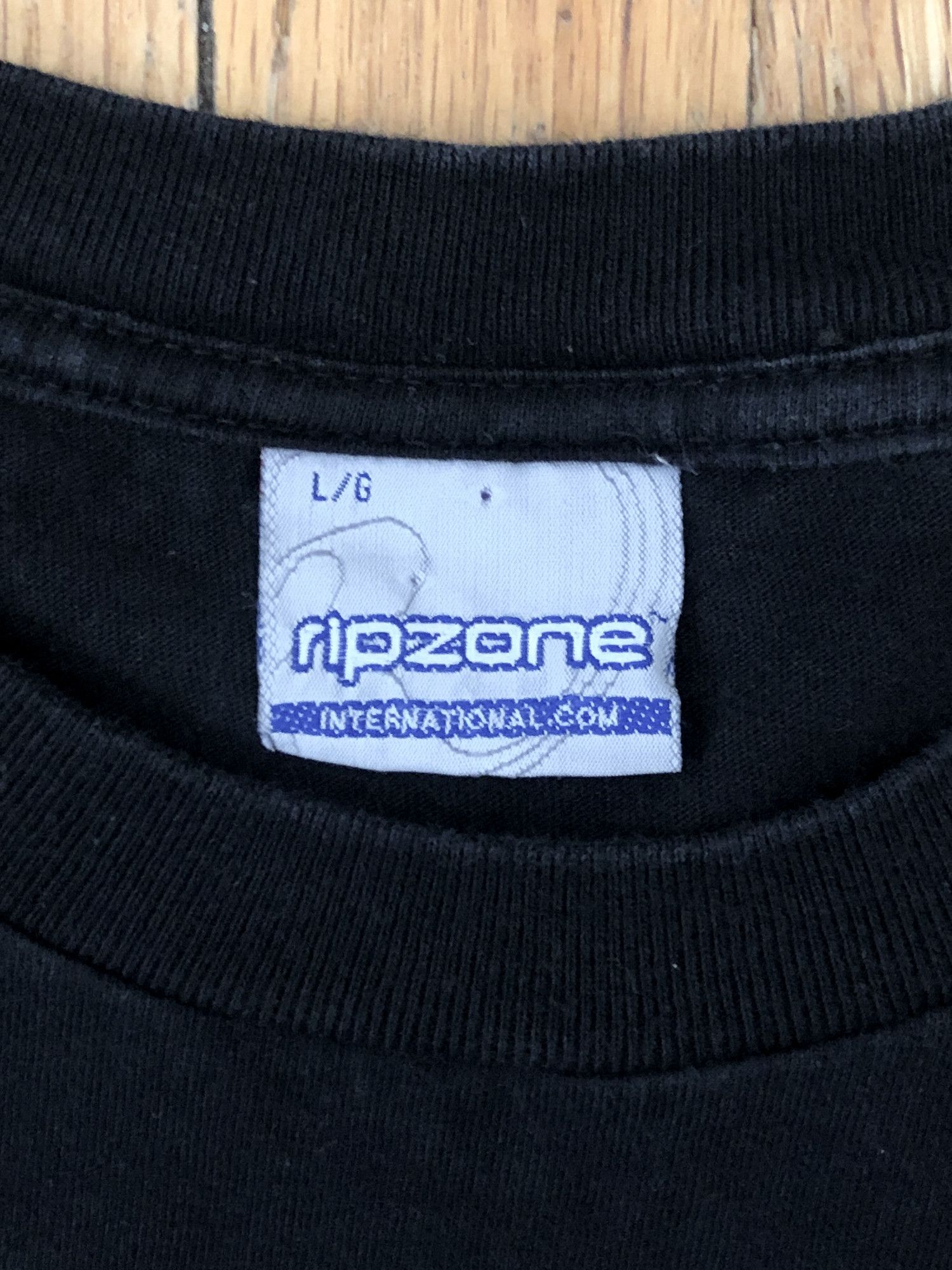 Vintage 90s Single Stitch 'Ripzone International' Skating T-Shirt Size US L / EU 52-54 / 3 - 4 Thumbnail