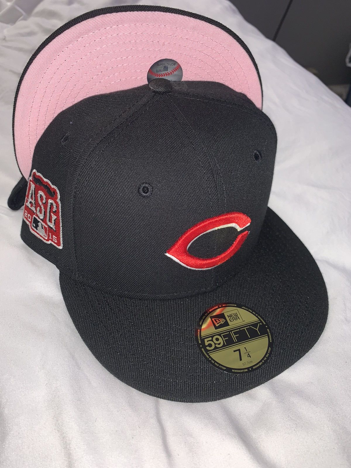 New Era Exclusive Cincinnati Reds Fitted Black Reds Pink Brim 7 1/2 Size ONE SIZE - 3 Thumbnail