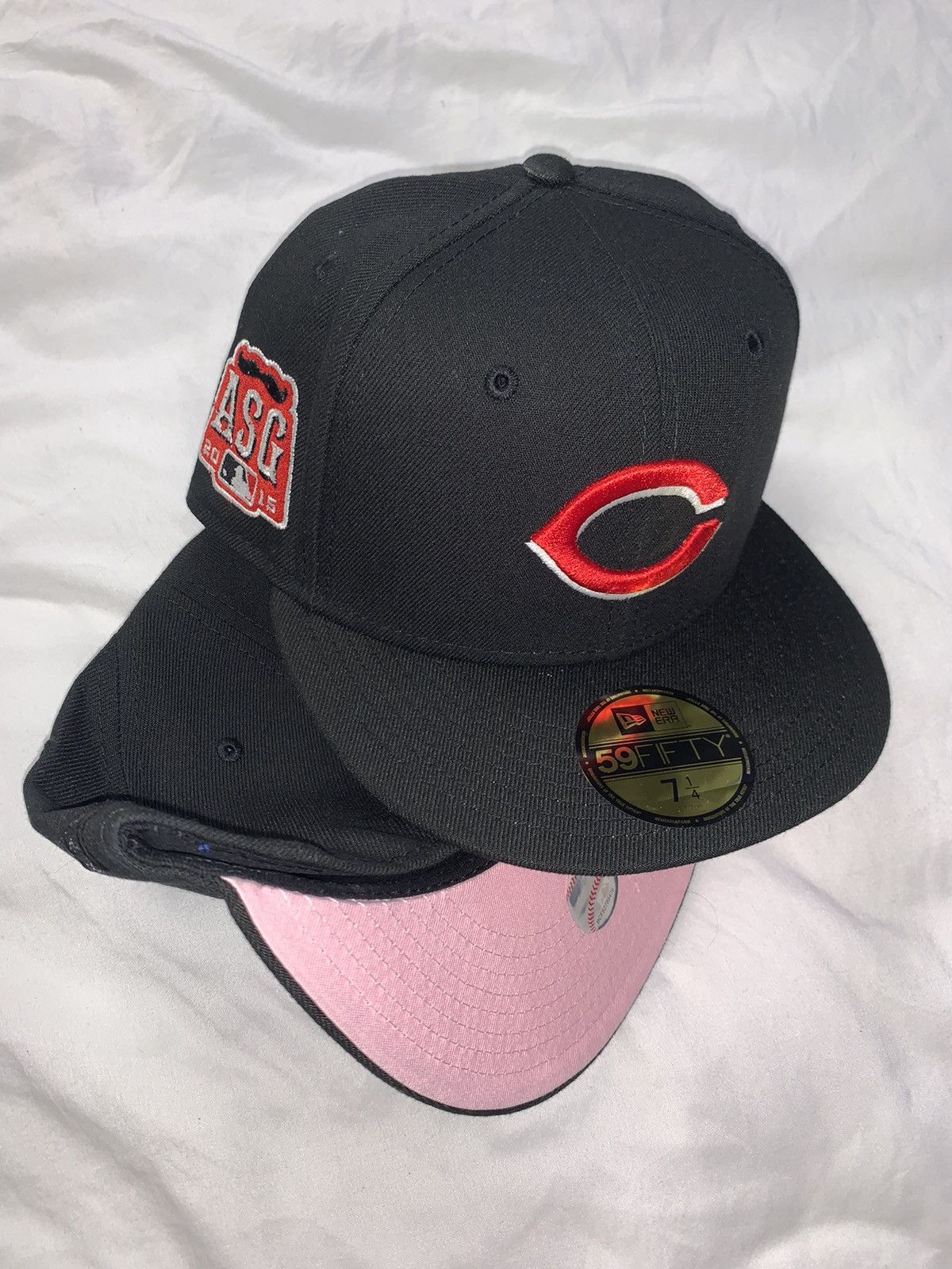 New Era Exclusive Cincinnati Reds Fitted Black Reds Pink Brim 7 1/2 Size ONE SIZE - 1 Thumbnail
