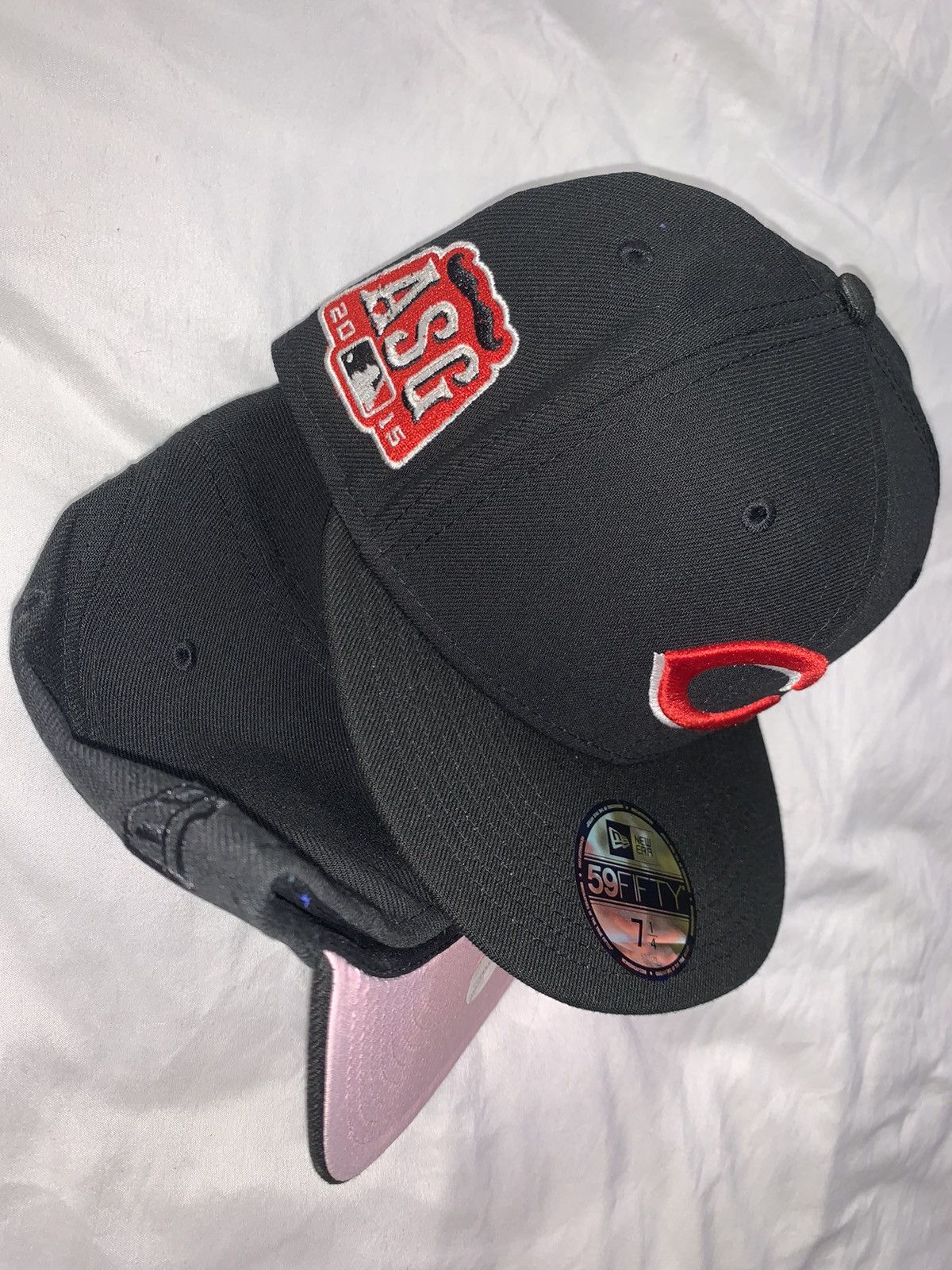 New Era Exclusive Cincinnati Reds Fitted Black Reds Pink Brim 7 1/2 Size ONE SIZE - 2 Thumbnail