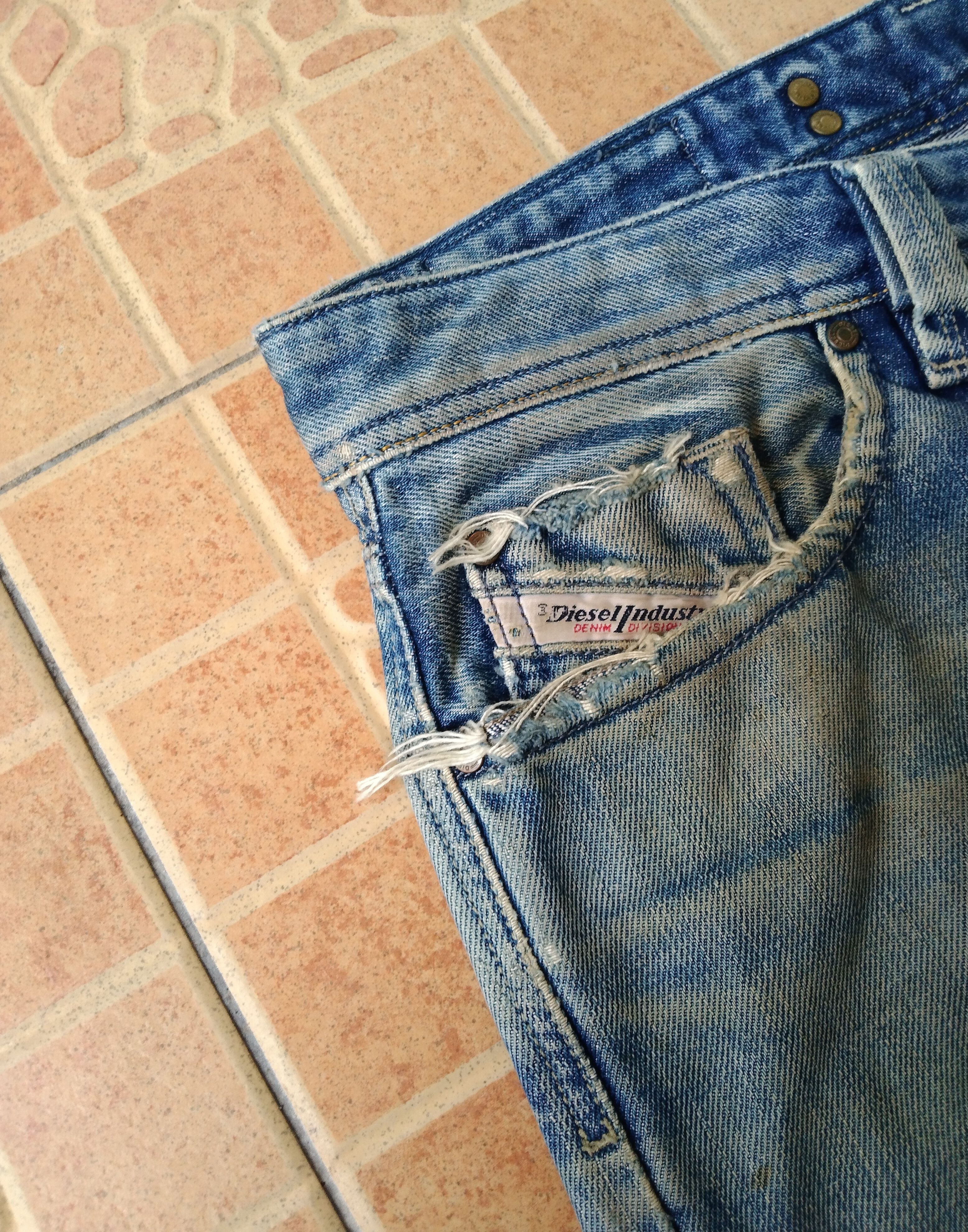 Diesel DiSTRESSED DIESEL LARKEE MADE IN ITALY DENIM PANTS Size US 30 / EU 46 - 7 Thumbnail