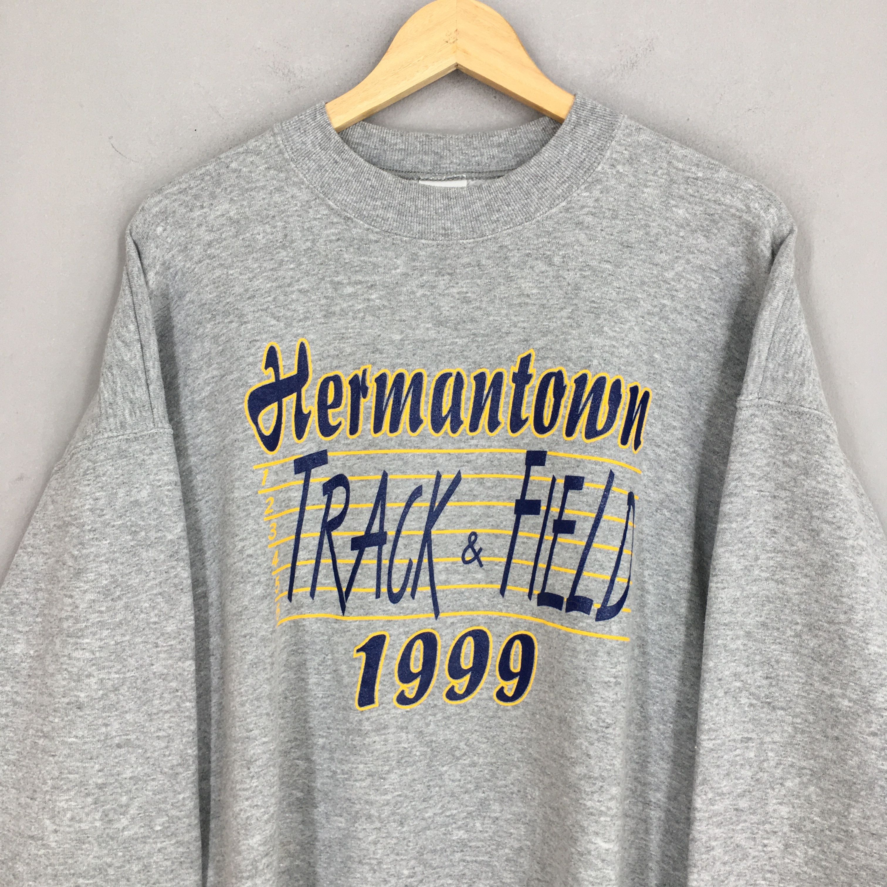 NCAA Vintage Hermantown Track And Field 1999 Sweatshirt XLarge Size US XL / EU 56 / 4 - 2 Thumbnail