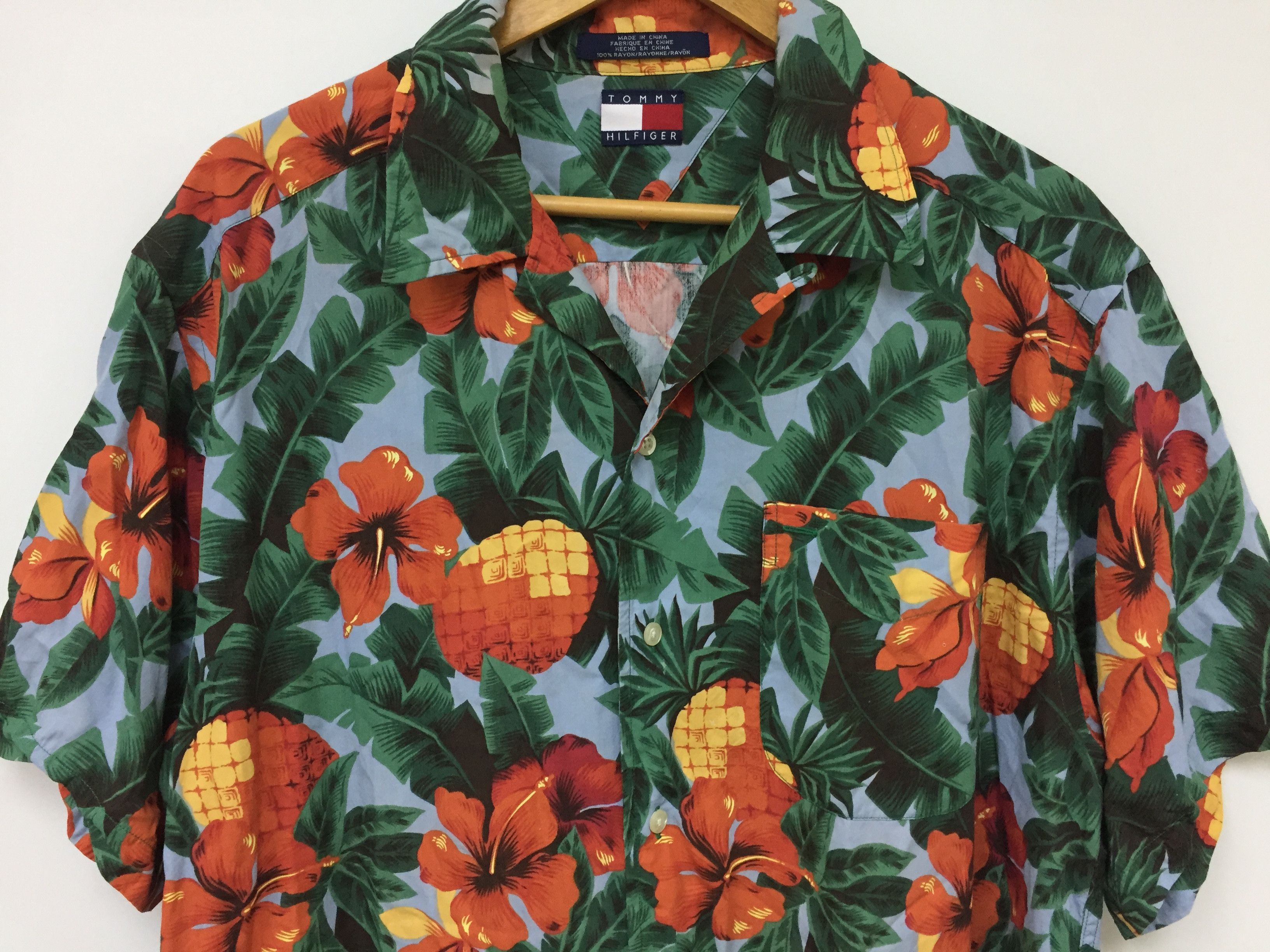 Tommy Hilfiger 90's 100% Rayon hawaiian shirt hibiscus and pineapple Size US L / EU 52-54 / 3 - 3 Thumbnail