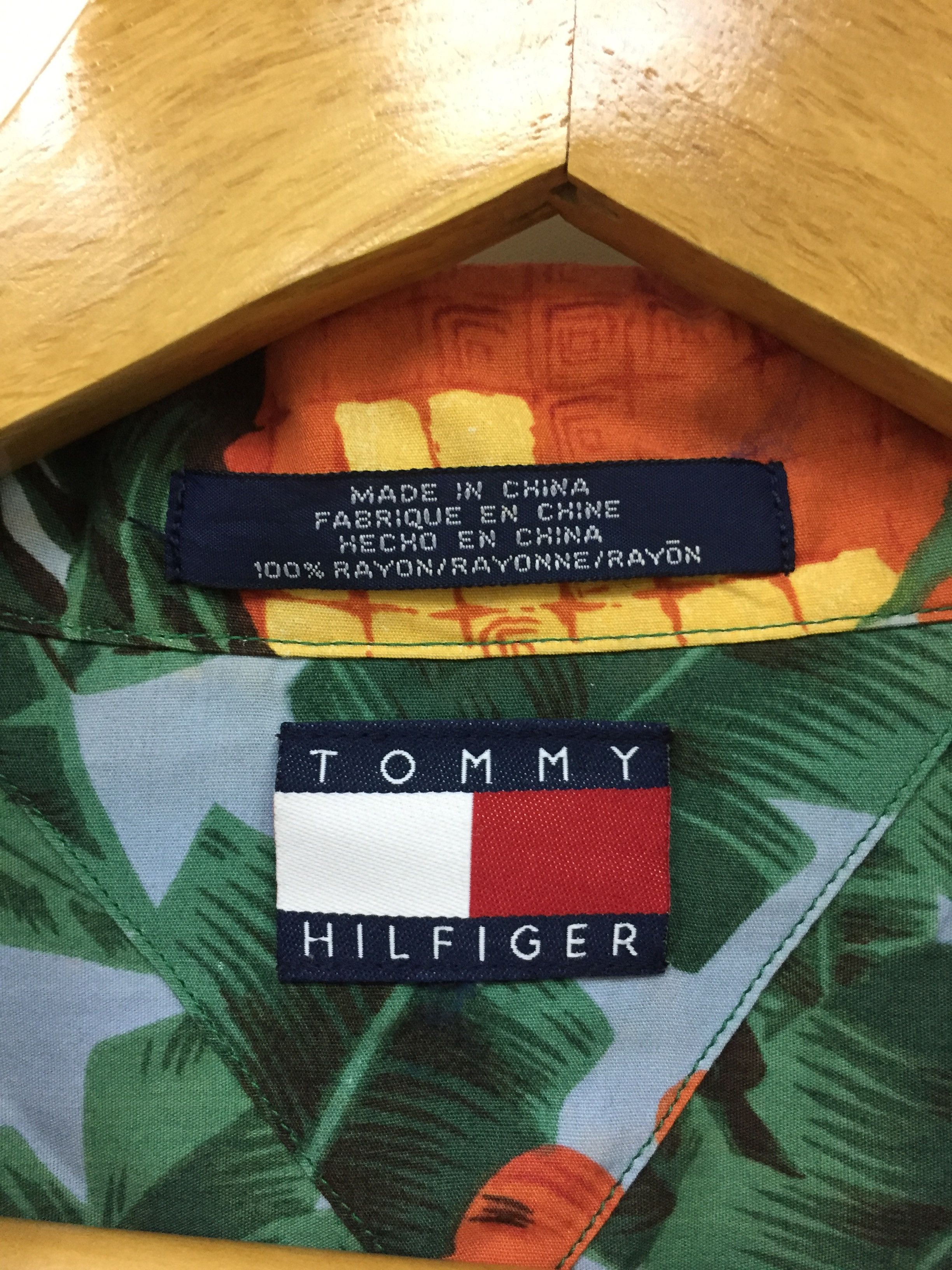 Tommy Hilfiger 90's 100% Rayon hawaiian shirt hibiscus and pineapple Size US L / EU 52-54 / 3 - 8 Thumbnail