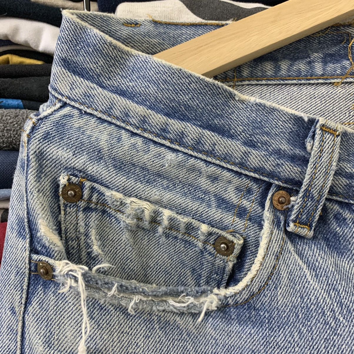 Levi's VINTAGE LEVIS 501 (KURT KOBAIN) Size US 29 - 7 Thumbnail