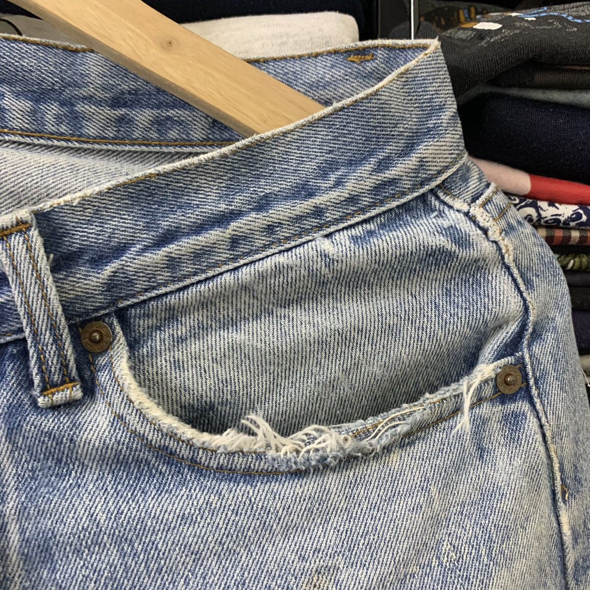 Levi's VINTAGE LEVIS 501 (KURT KOBAIN) Size US 29 - 10 Thumbnail