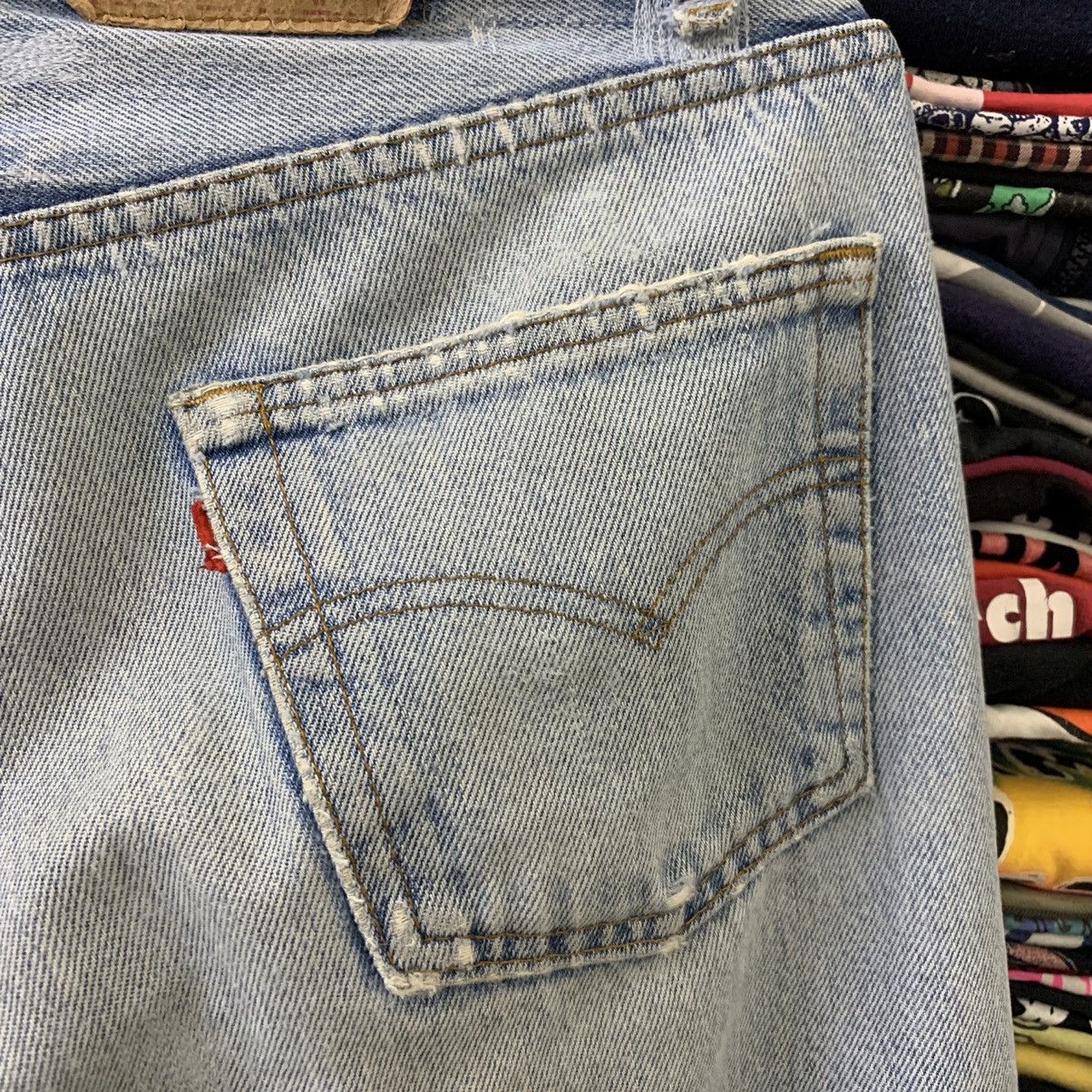 Levi's VINTAGE LEVIS 501 (KURT KOBAIN) Size US 29 - 11 Thumbnail
