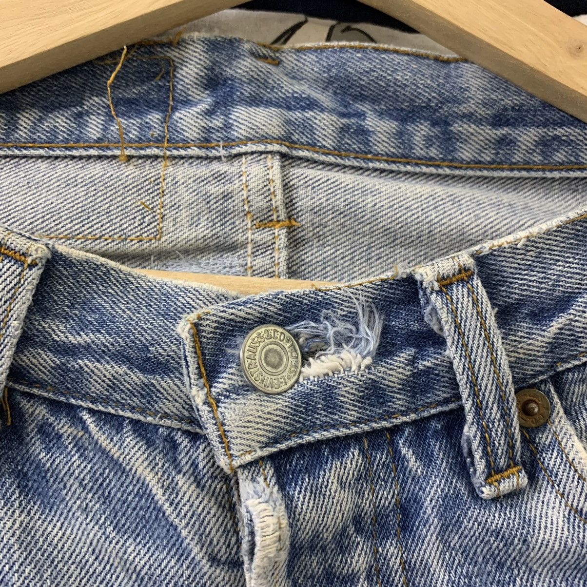 Levi's VINTAGE LEVIS 501 (KURT KOBAIN) Size US 29 - 8 Thumbnail