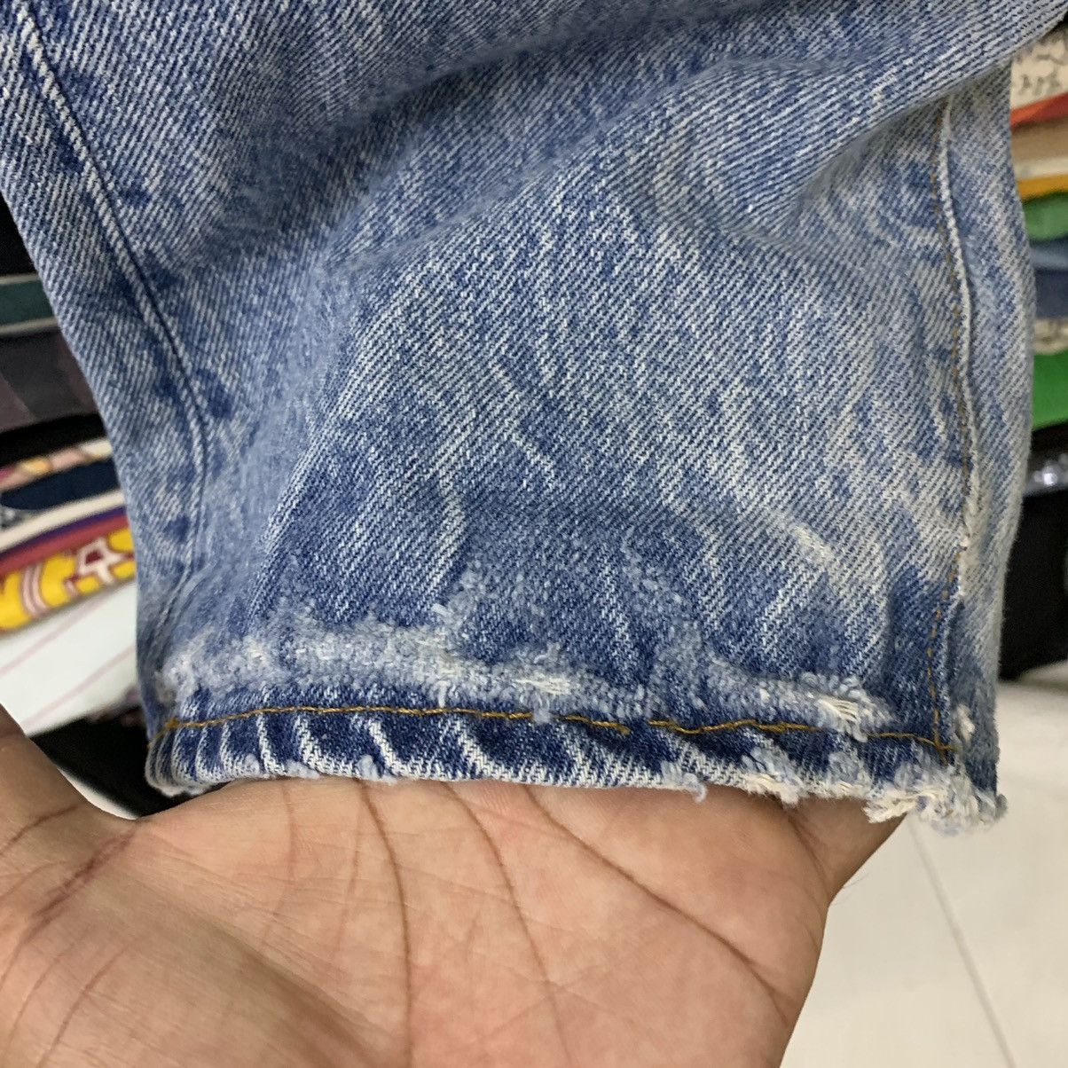 Levi's VINTAGE LEVIS 501 (KURT KOBAIN) Size US 29 - 4 Thumbnail