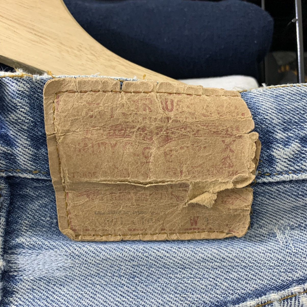 Levi's VINTAGE LEVIS 501 (KURT KOBAIN) Size US 29 - 12 Thumbnail