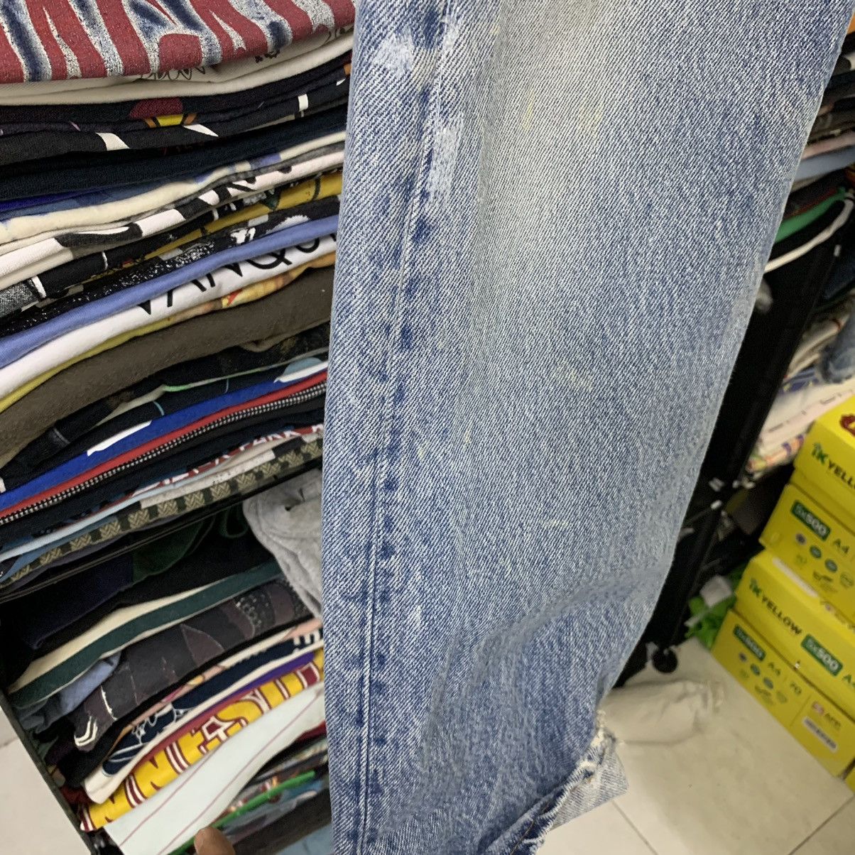 Levi's VINTAGE LEVIS 501 (KURT KOBAIN) Size US 29 - 6 Thumbnail