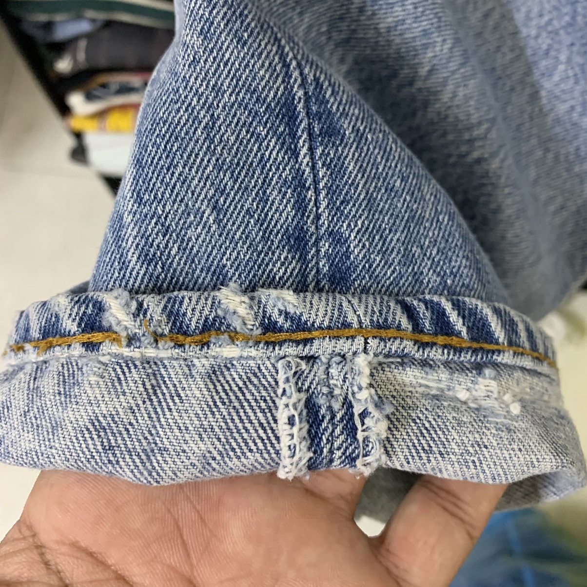Levi's VINTAGE LEVIS 501 (KURT KOBAIN) Size US 29 - 5 Thumbnail