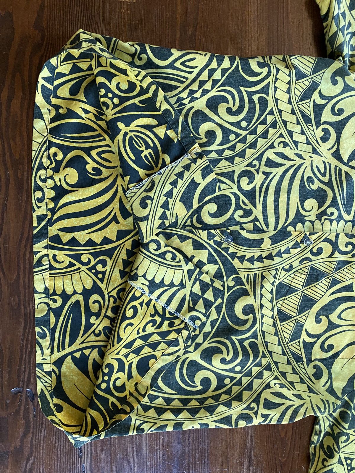 Vintage Vintage 80’s Howie Tribal Style Hawaiian Button Up Shirt Size US L / EU 52-54 / 3 - 9 Thumbnail