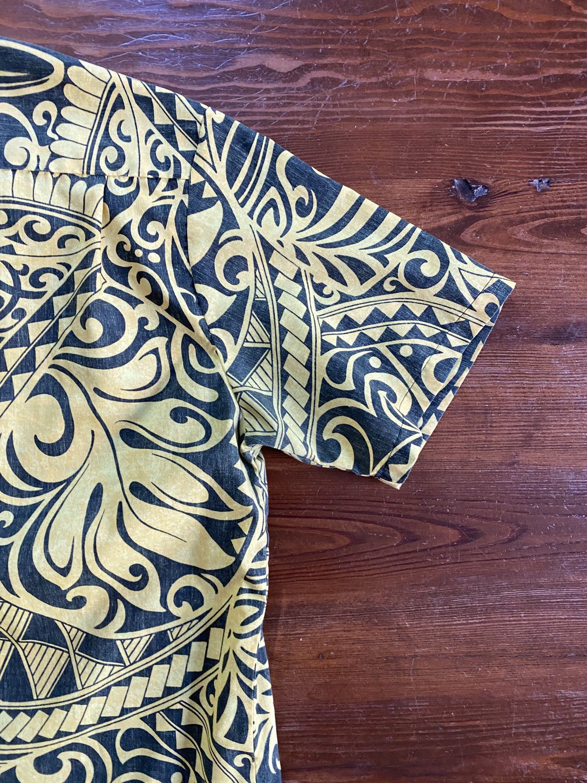 Vintage Vintage 80’s Howie Tribal Style Hawaiian Button Up Shirt Size US L / EU 52-54 / 3 - 11 Thumbnail