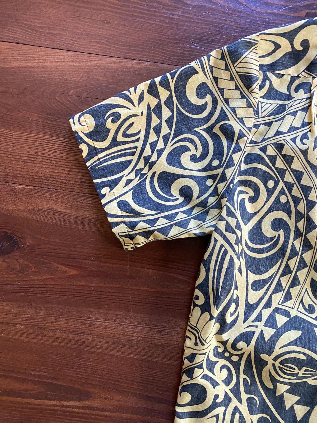Vintage Vintage 80’s Howie Tribal Style Hawaiian Button Up Shirt Size US L / EU 52-54 / 3 - 12 Thumbnail