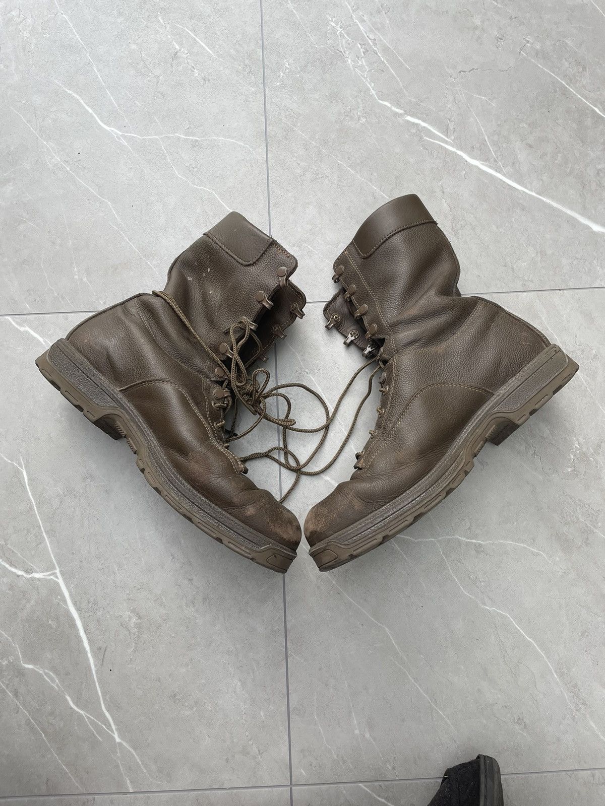 Other Trashed Military Issue Combat Boots Size US 10 / EU 43 - 2 Thumbnail