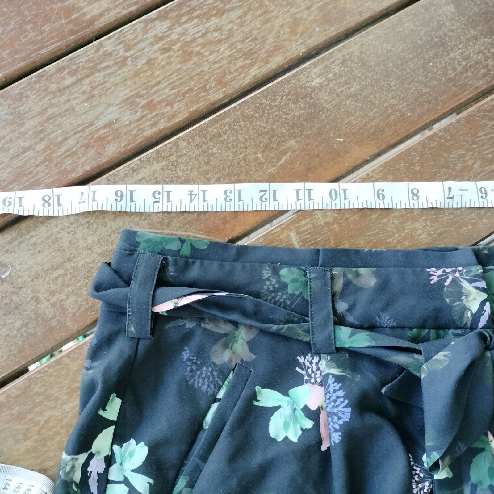 Designer Portmans Pants Black Floral High Waist Pleated Tapered Size 32" / US 10 / IT 46 - 10 Thumbnail