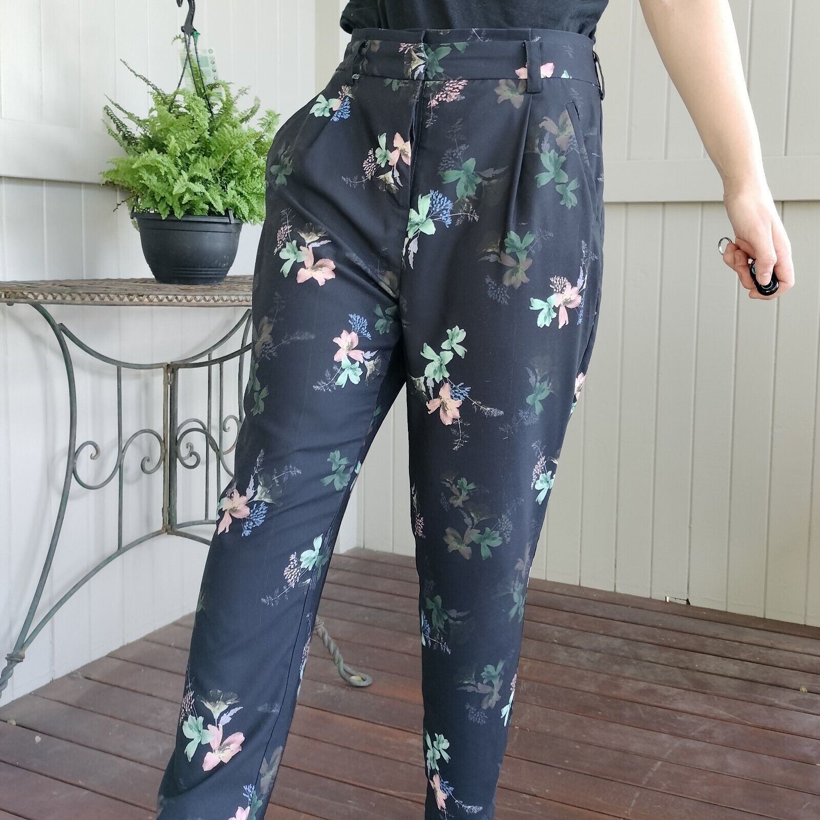Designer Portmans Pants Black Floral High Waist Pleated Tapered Size 32" / US 10 / IT 46 - 4 Thumbnail