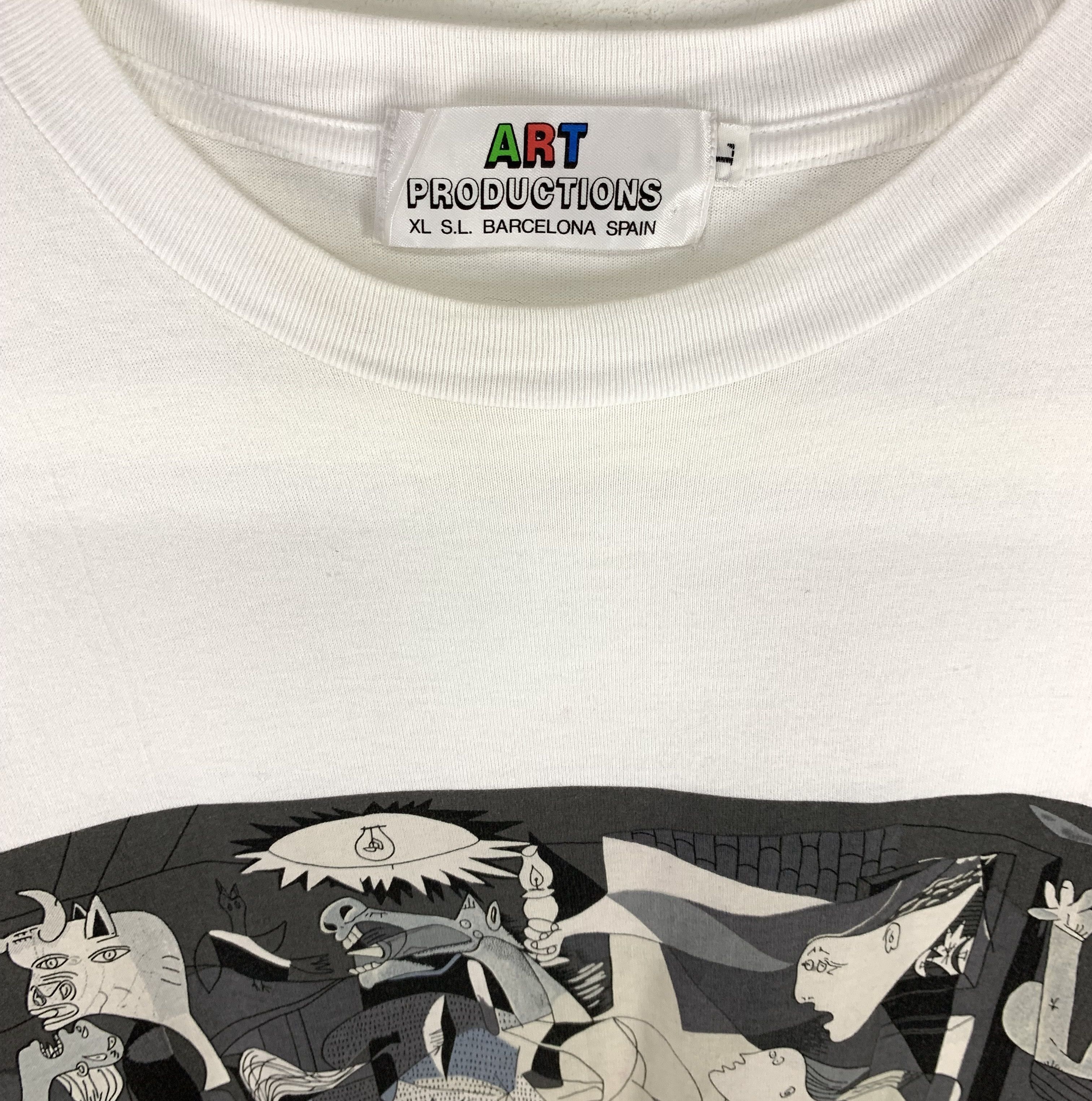 Vintage Pablo Picasso Guernica the famous anti-war painting vtg tee Size US L / EU 52-54 / 3 - 9 Thumbnail