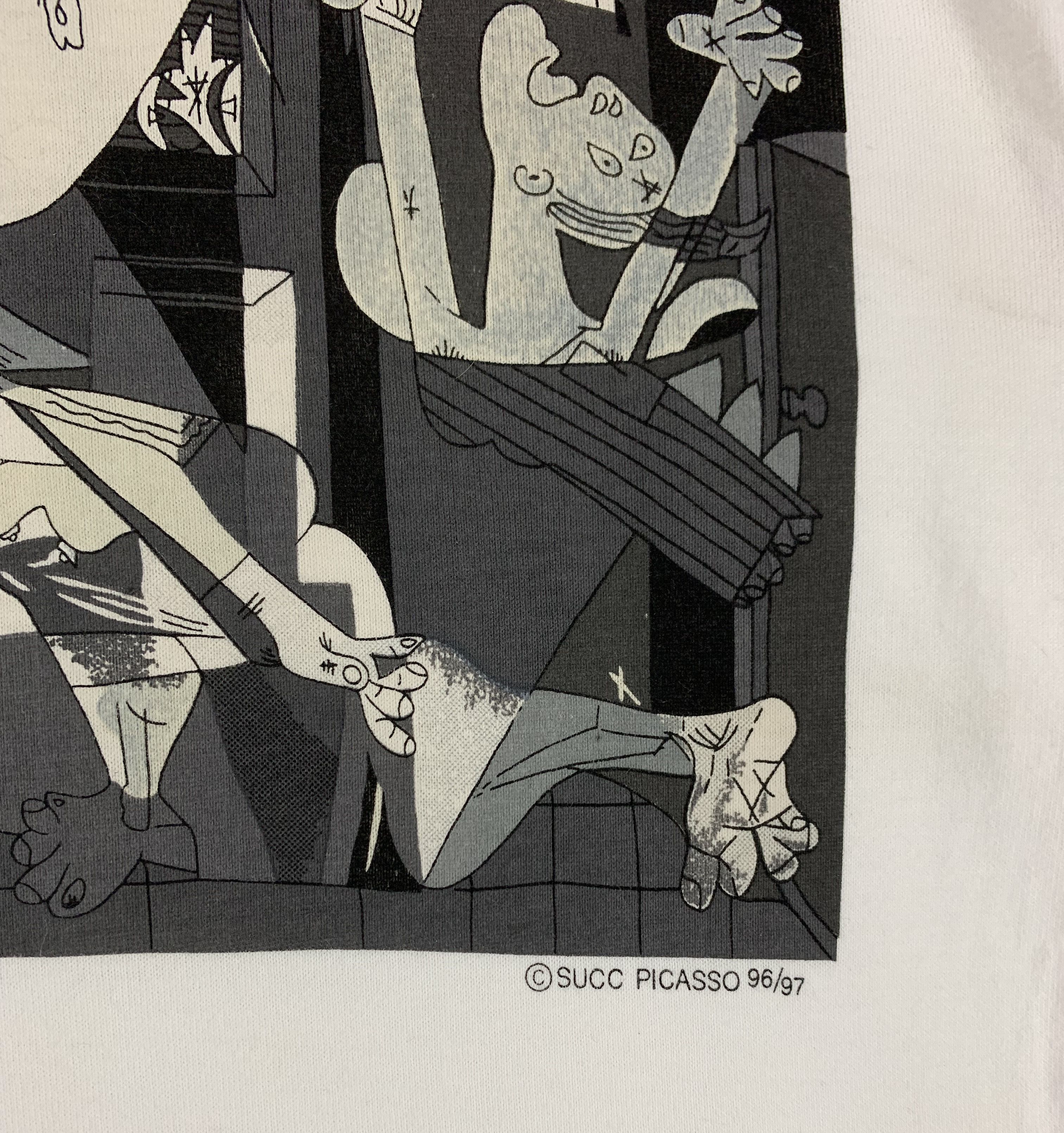 Vintage Pablo Picasso Guernica the famous anti-war painting vtg tee Size US L / EU 52-54 / 3 - 6 Thumbnail
