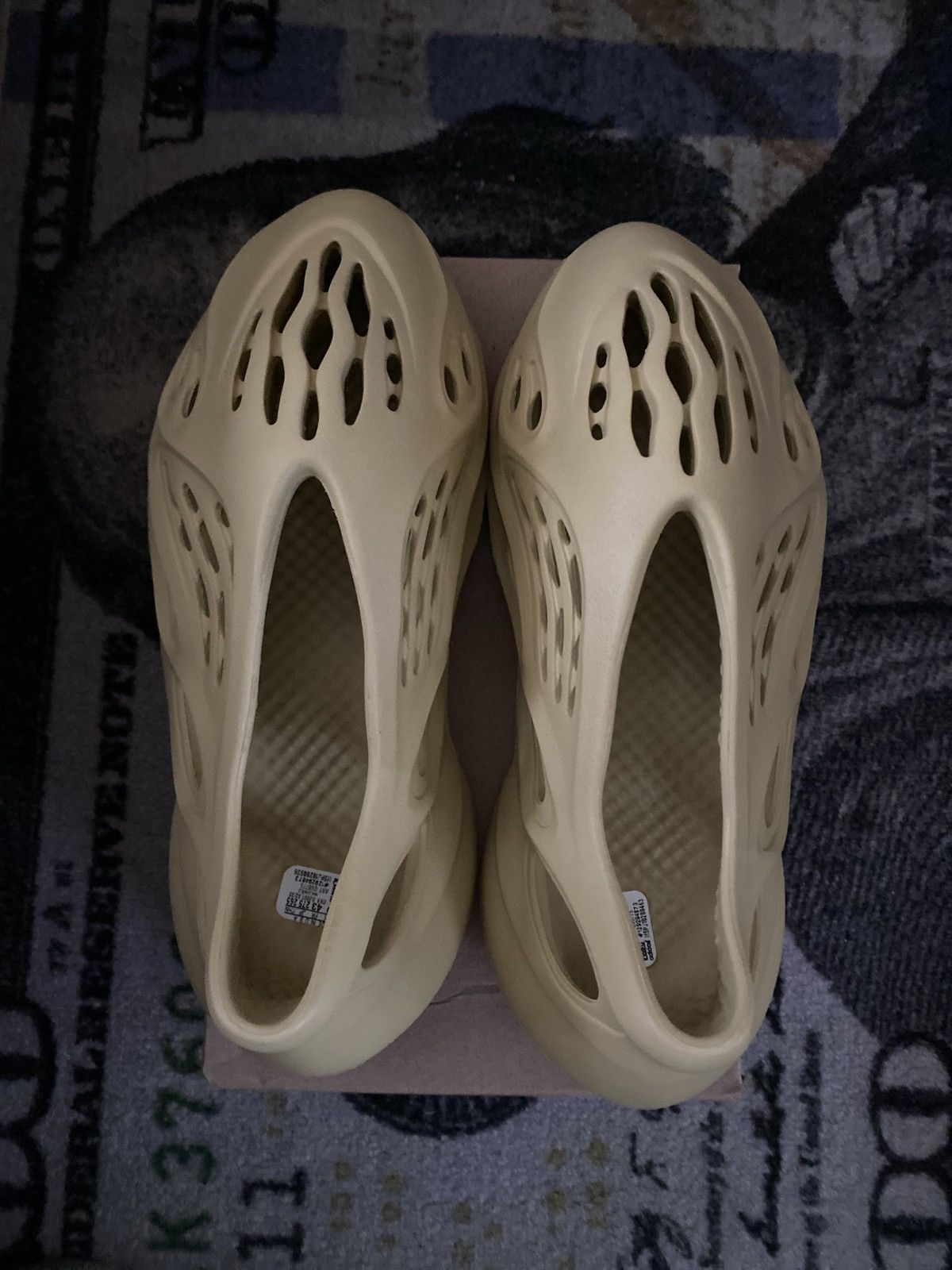 Adidas × Kanye West adidas Yeezy Foam RNNR Sulfur Size US 9 / EU 42 - 7 Thumbnail