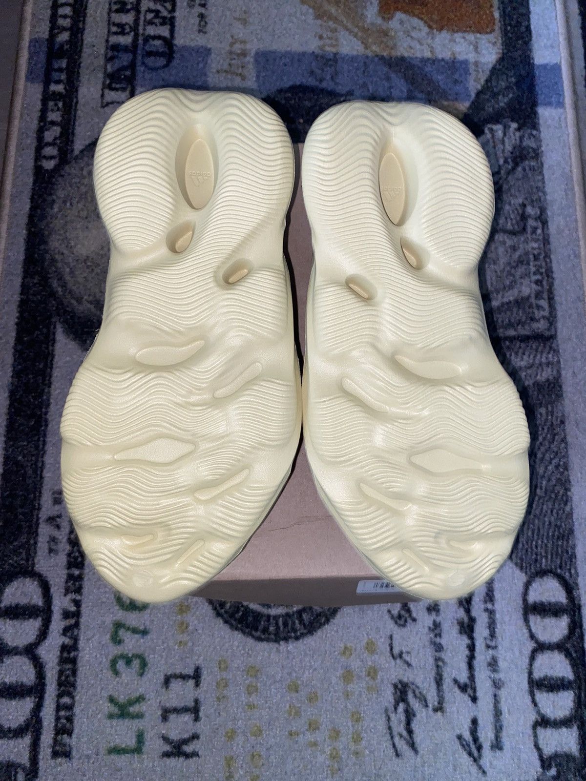 Adidas × Kanye West adidas Yeezy Foam RNNR Sulfur Size US 9 / EU 42 - 3 Thumbnail