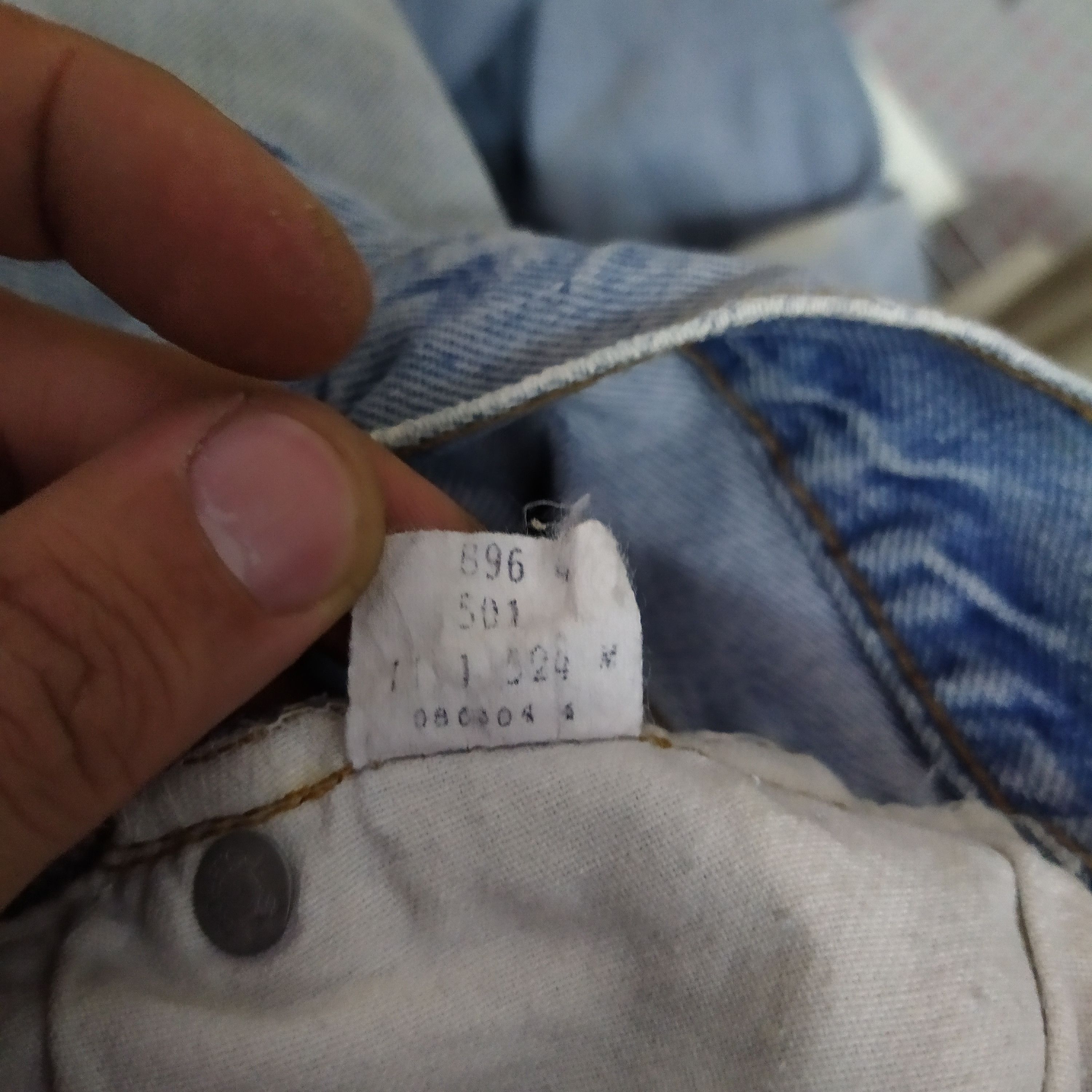 Levi's 80s LEVIS 501 SELVEDGE USA DENIM #524 DISTRESSED (D552) Size US 30 / EU 46 - 10 Thumbnail