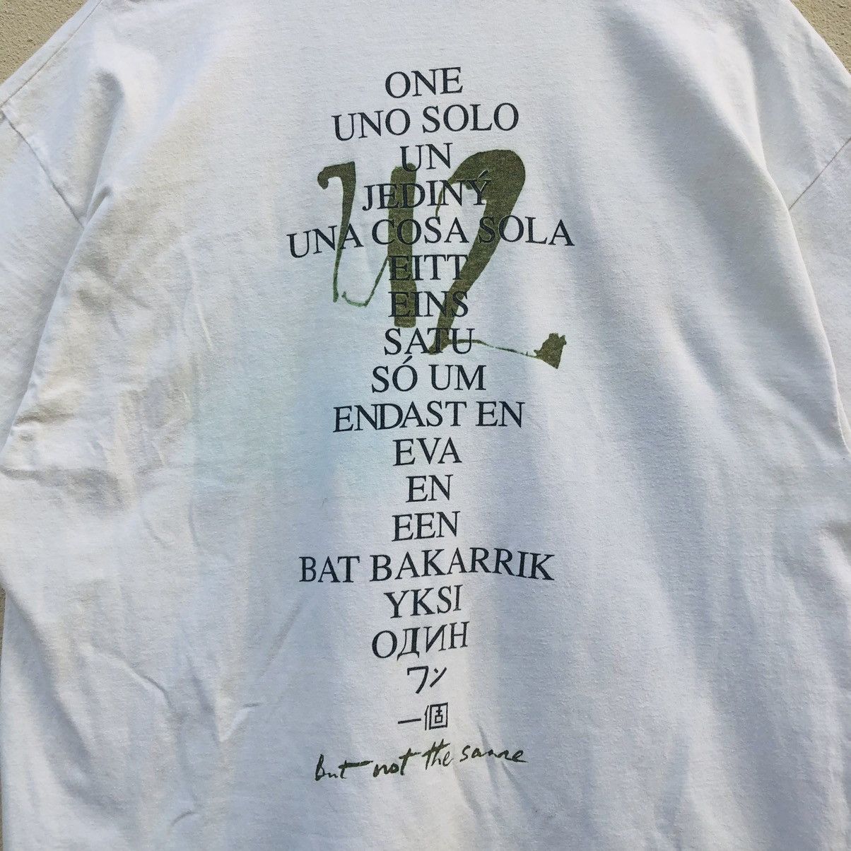 Band Tees × Vintage 🔥🔥Vintage U2 SMELL THE FLOWER WHILE YOU CAN BAND T-shirt Size US XL / EU 56 / 4 - 9 Thumbnail