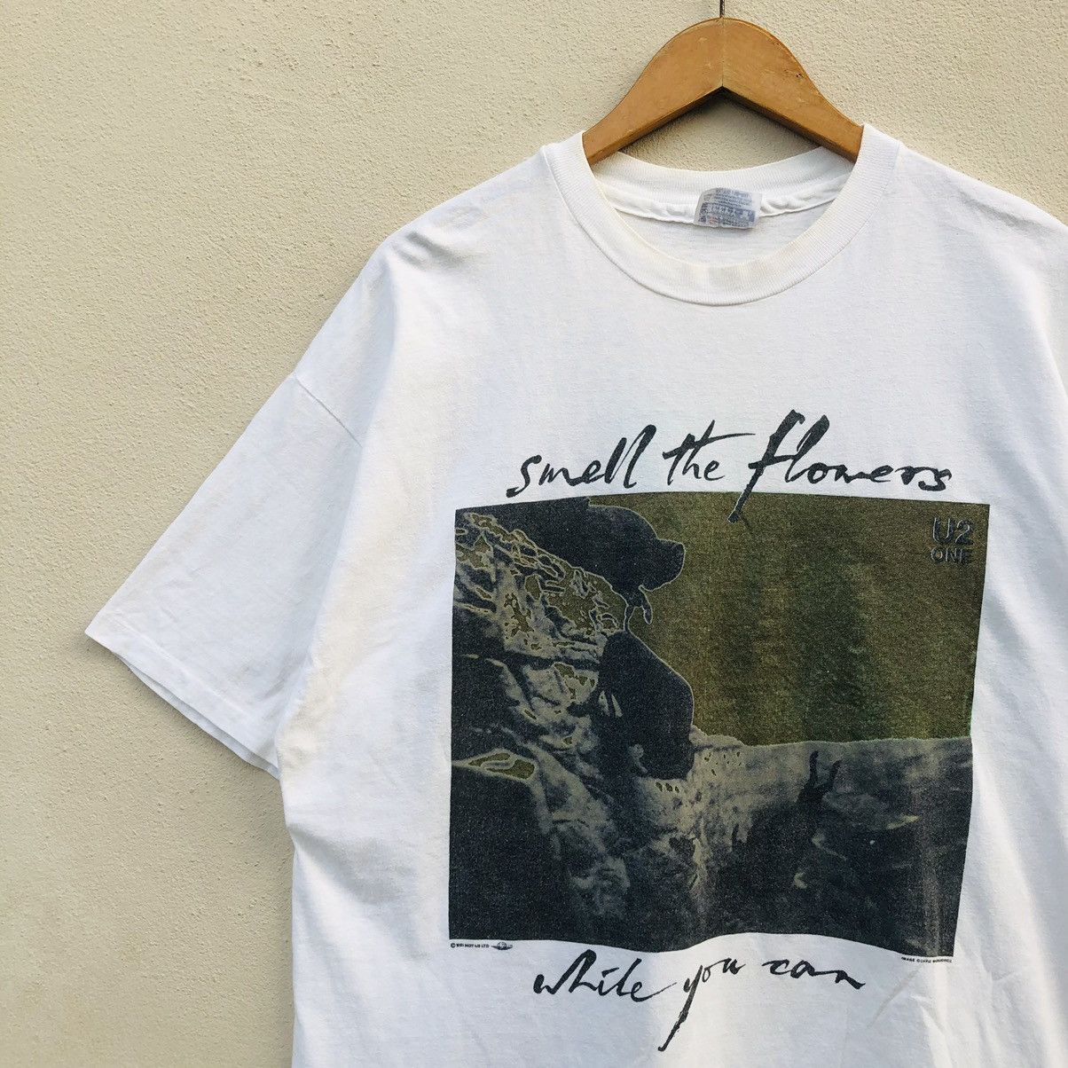 Band Tees × Vintage 🔥🔥Vintage U2 SMELL THE FLOWER WHILE YOU CAN BAND T-shirt Size US XL / EU 56 / 4 - 5 Thumbnail