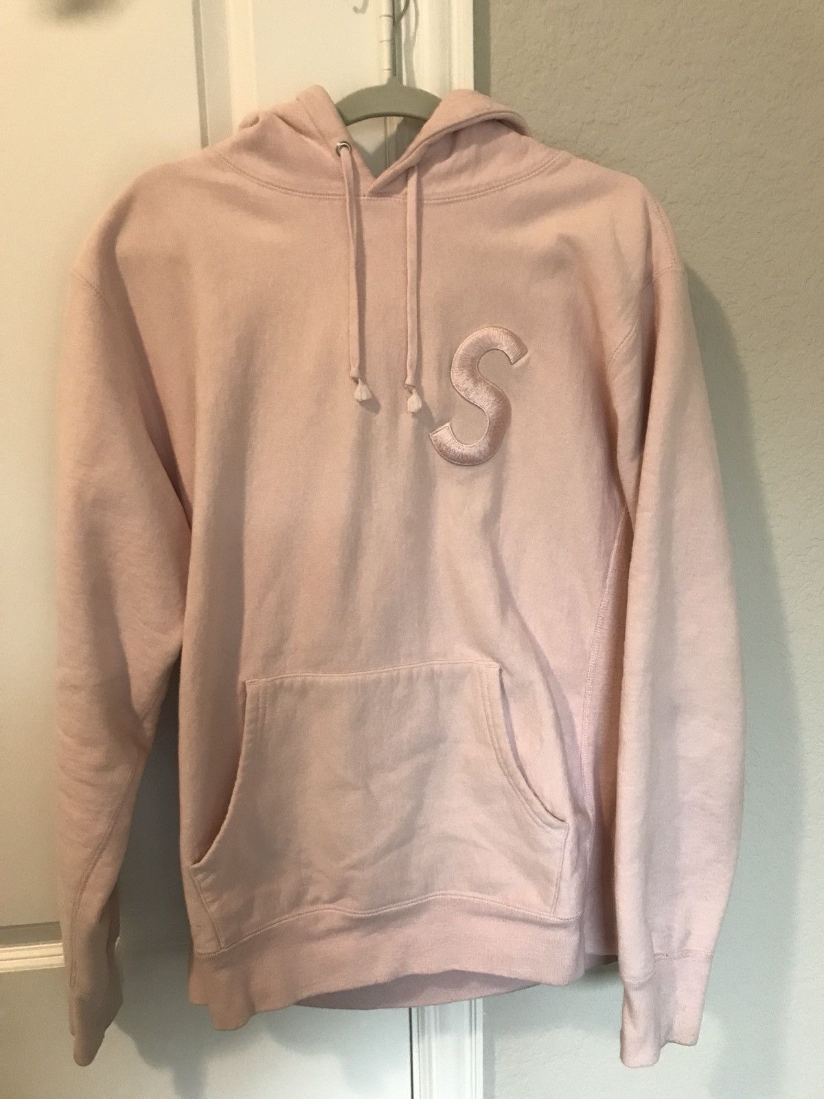 Supreme Supreme S Logo Size US L / EU 52-54 / 3 - 1 Thumbnail