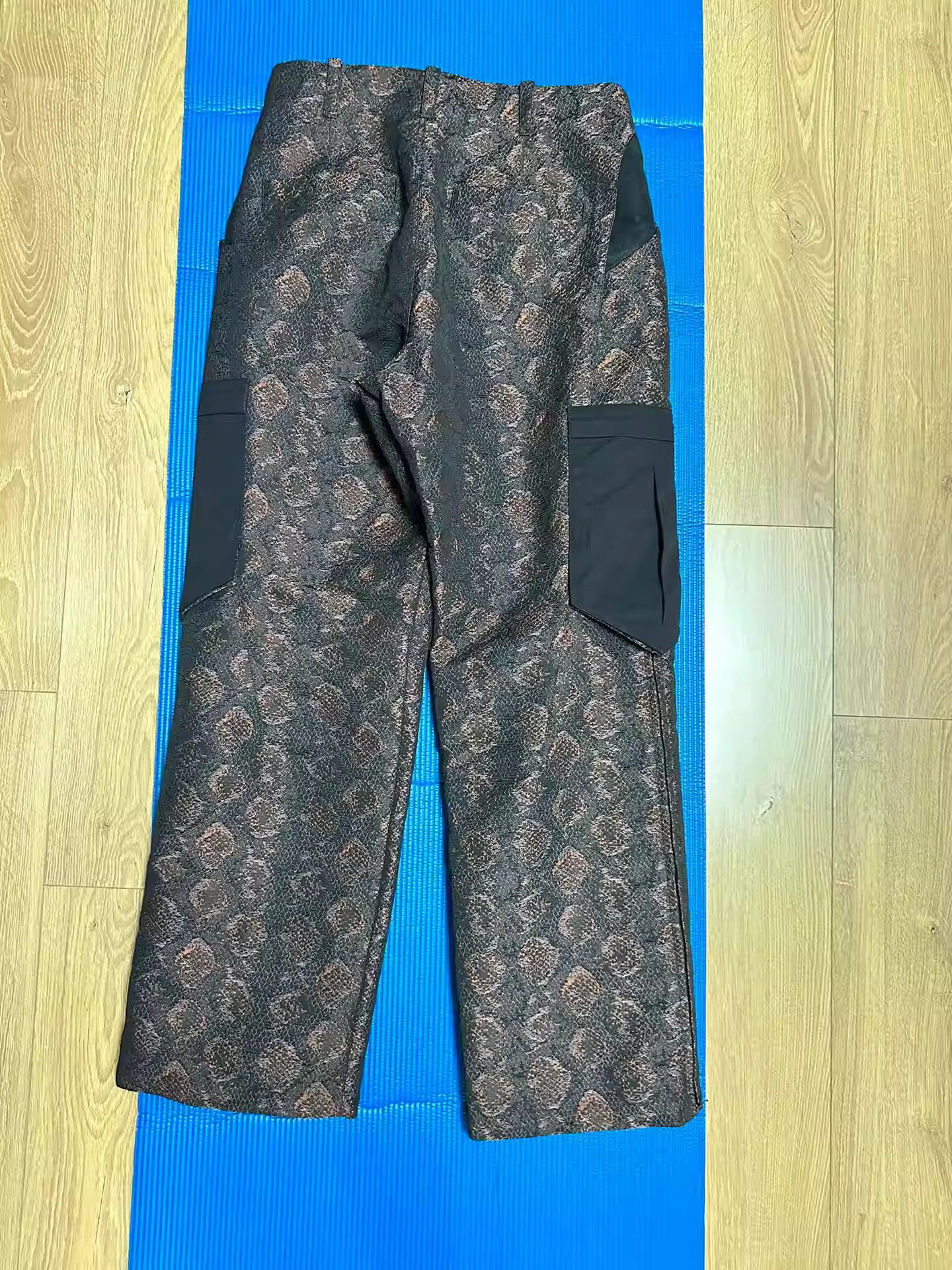 Kiko Kostadinov Kiko kostadinov snake print bindra cargo 48 Size US 32 / EU 48 - 1 Thumbnail