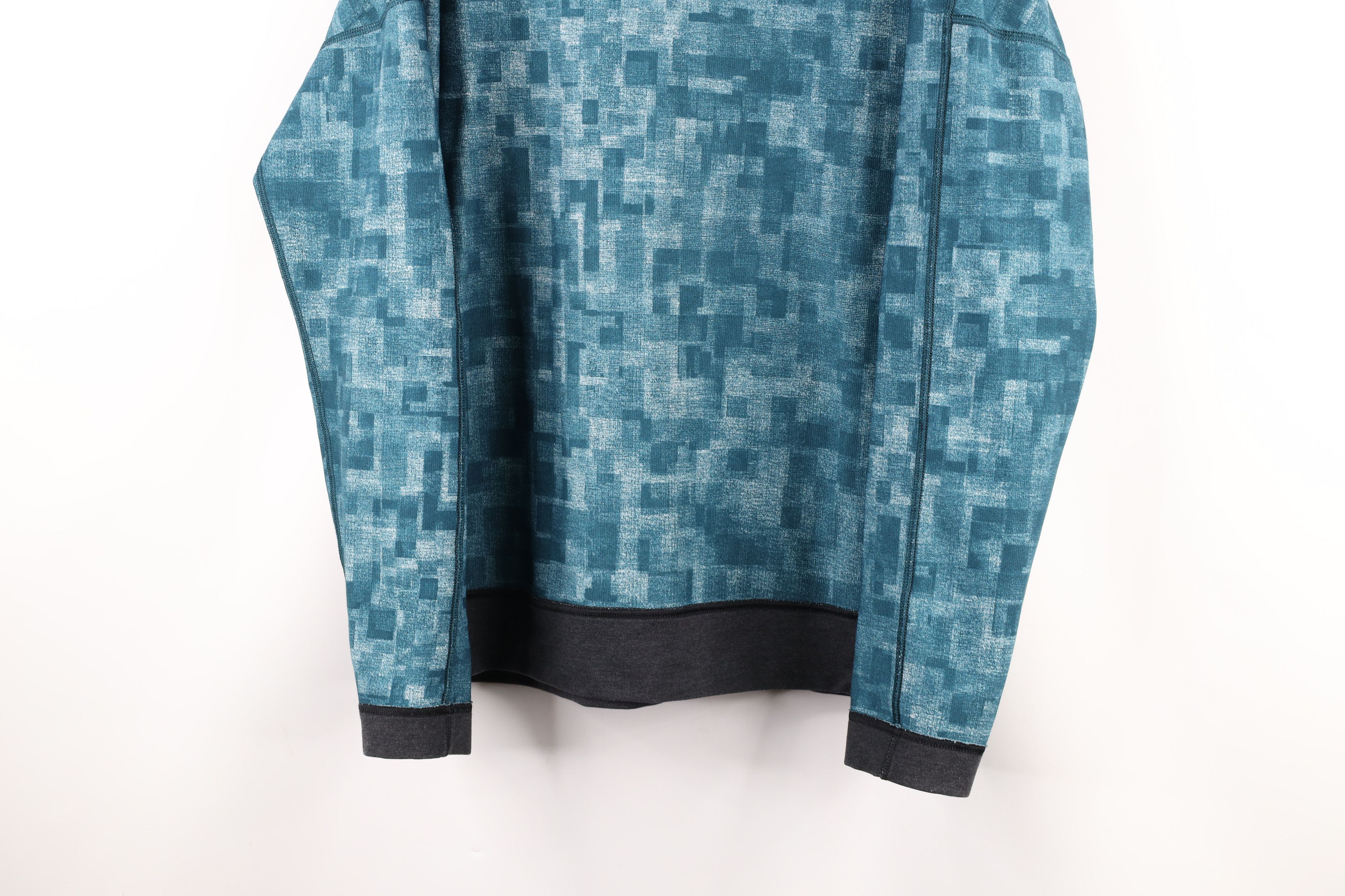 Vintage Lululemon Long Sleeve Crewneck Sweatshirt Geometric Blue Size US XL / EU 56 / 4 - 12 Thumbnail