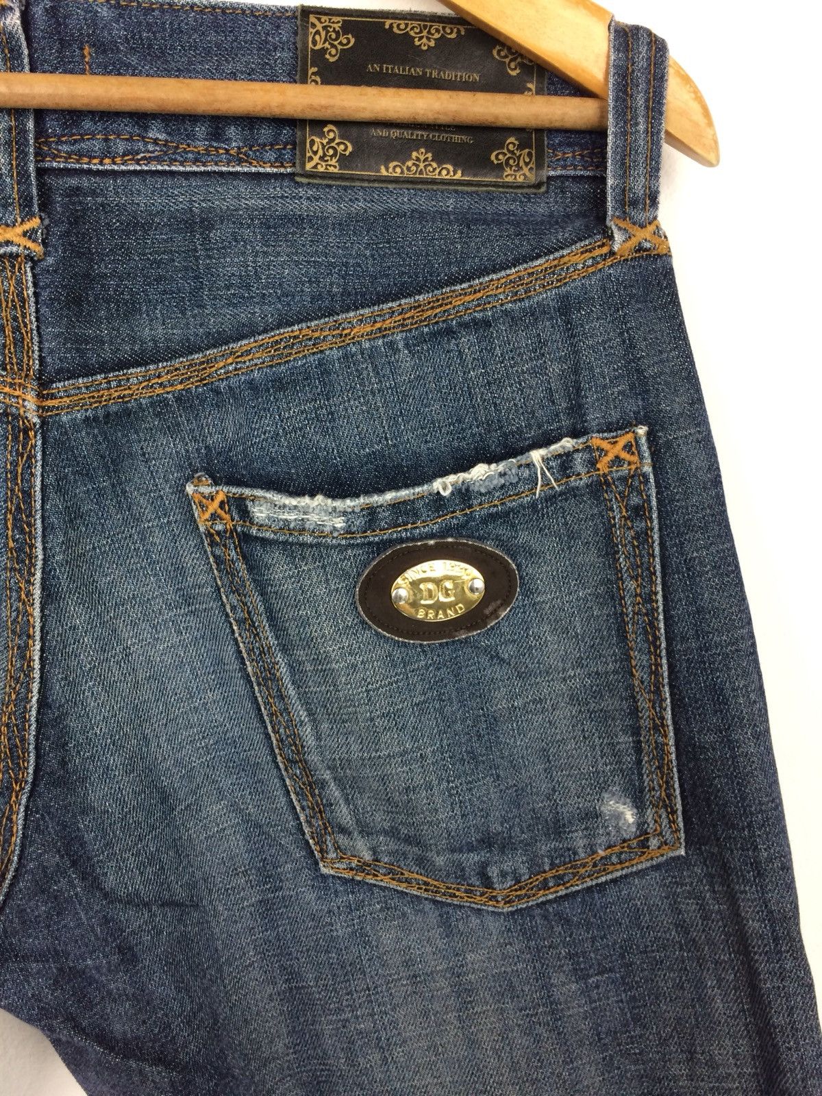 Dolce & Gabbana Distressed Denim D&G Jeans Pant Metal Gold Patch Pocket Size US 32 / EU 48 - 11 Thumbnail