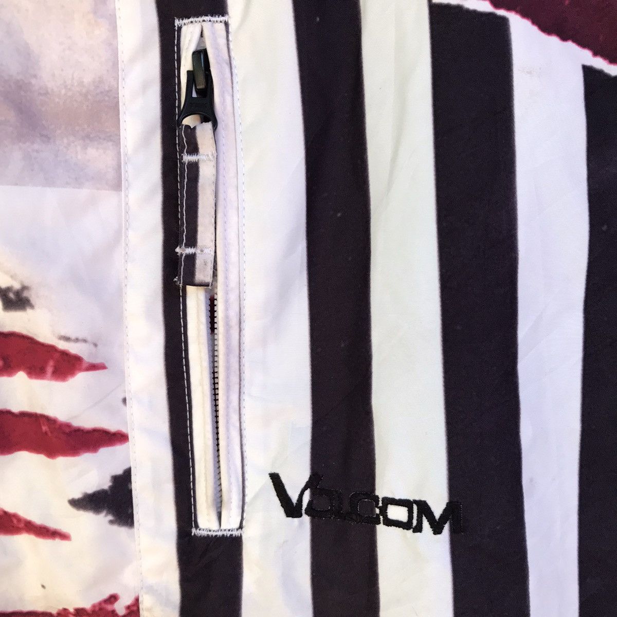 Volcom Vintage Volcom Jacket Volcom Hoodie Volcom Full Print Size US L / EU 52-54 / 3 - 8 Thumbnail
