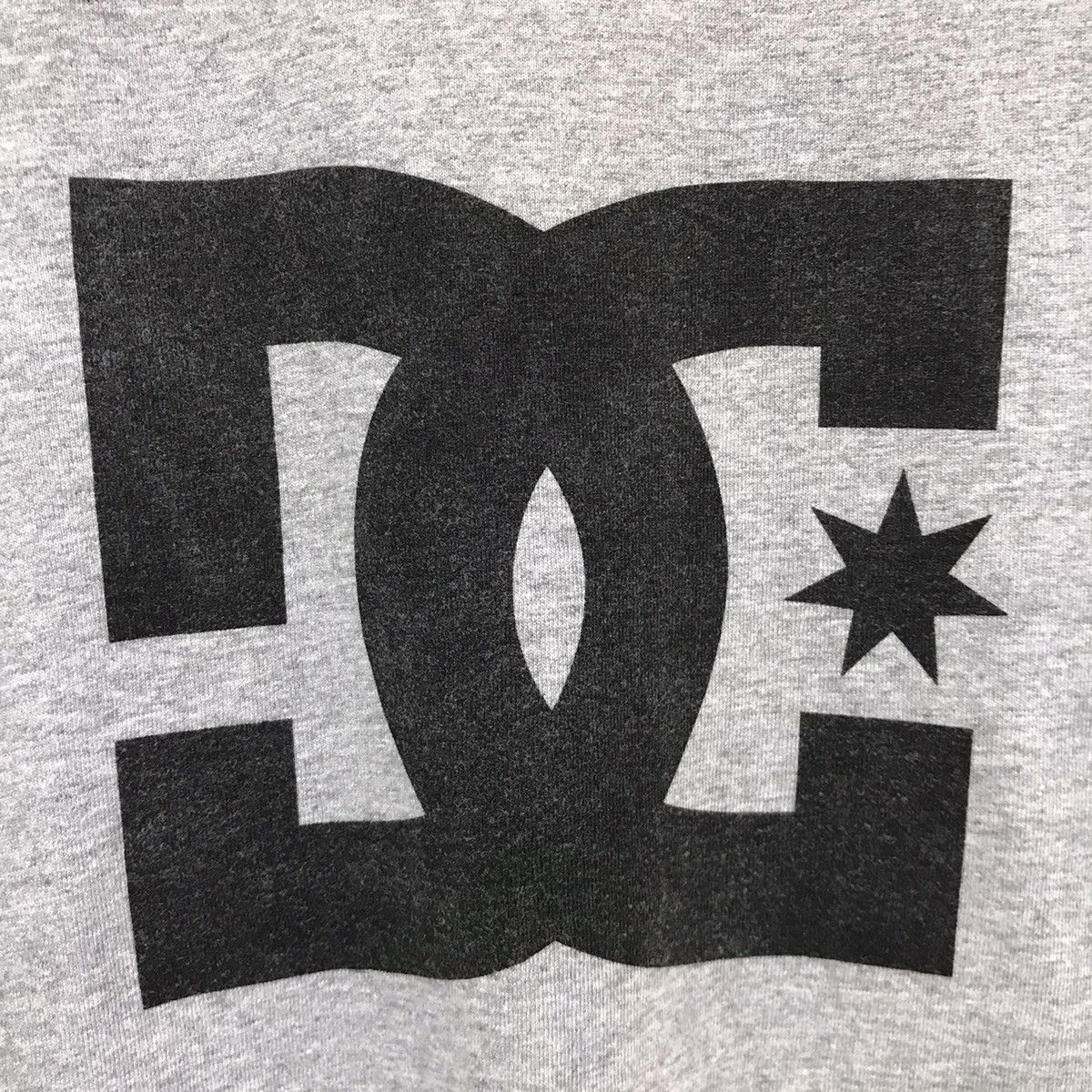 DC × Japanese Brand Vintage DcShoecousa Sweatshirt Big Logo DC Crew Neck Size US L / EU 52-54 / 3 - 3 Thumbnail