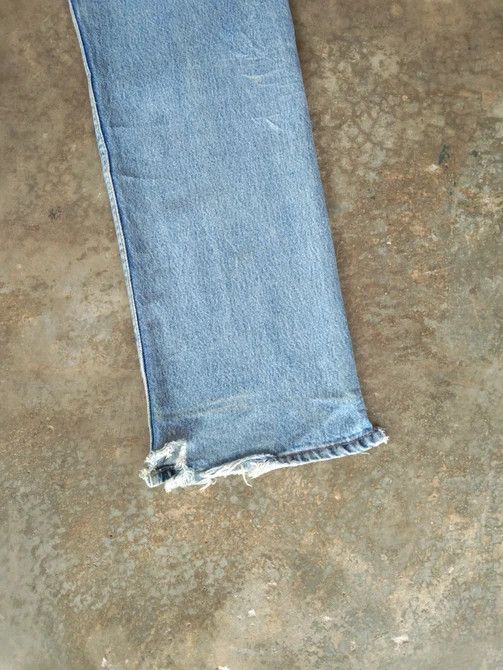 Levi's 90s Vintage Levis 501 Made In USA Distressed Jeans 32x34 Size US 32 / EU 48 - 4 Thumbnail
