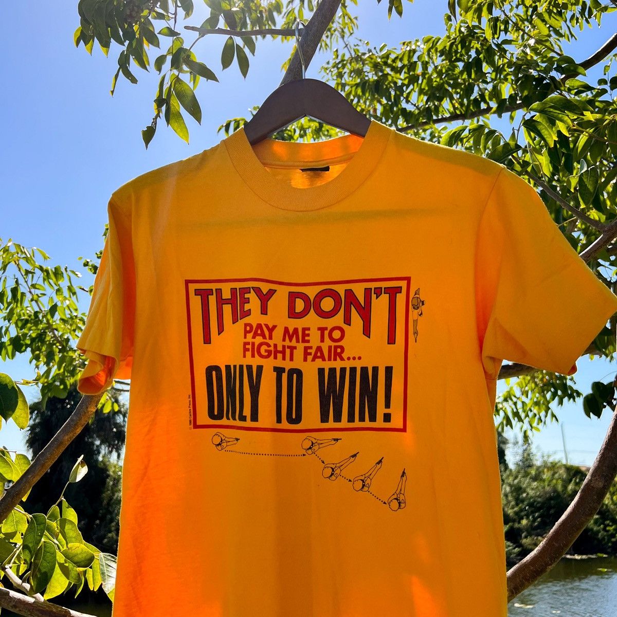 Vintage Vintage 80s “Don’t Pay Me to Fight Fair” Single Stitch Tee Size US L / EU 52-54 / 3 - 1 Thumbnail