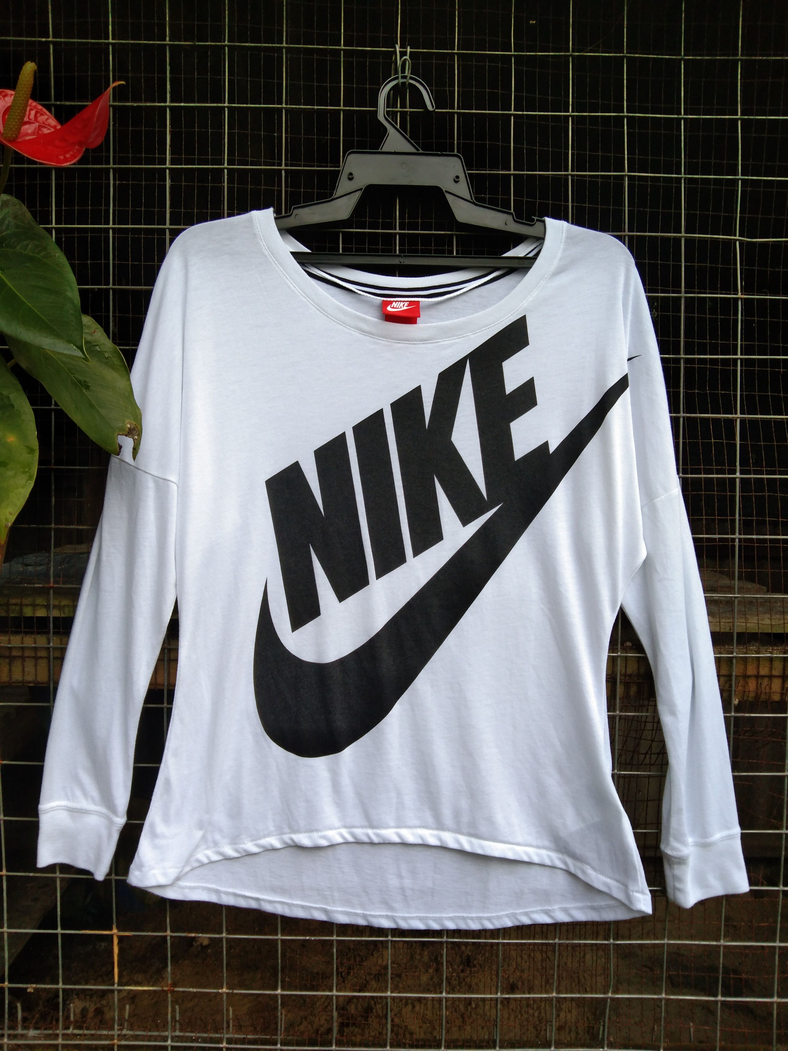 Nike NIKE WOMEN'S THINLAYER LONG SLEEVE SHIRT Size L / US 10 / IT 46 - 1 Thumbnail
