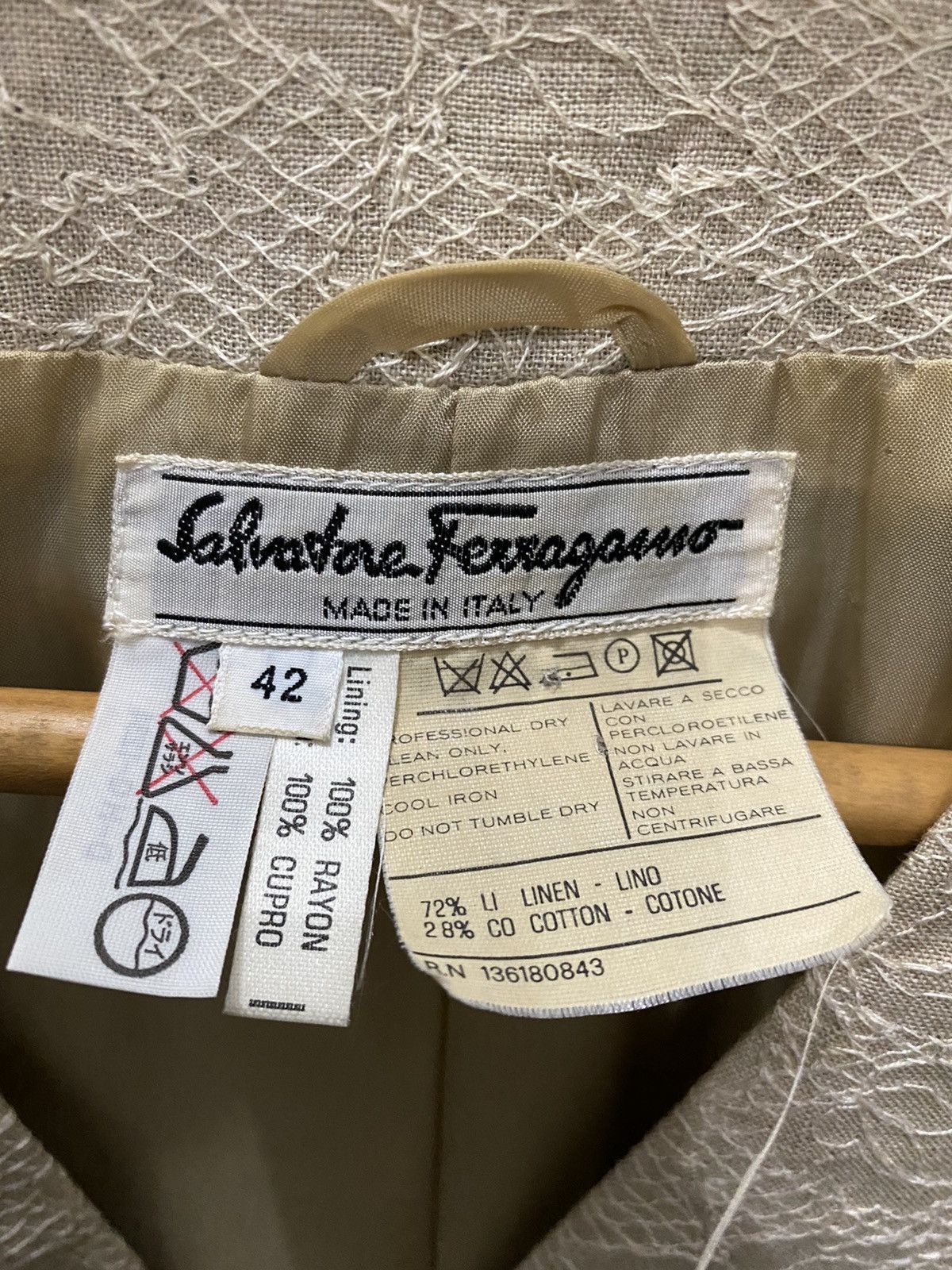 Salvatore Ferragamo × Vintage Vintage Salvatore Ferragamo cropped jacket Size US S / EU 44-46 / 1 - 7 Thumbnail