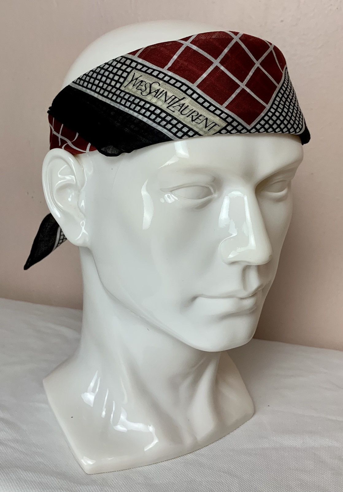 Yves Saint Laurent Yves Saint Laurent Handkerchief / Pocketsquares Size ONE SIZE - 1 Thumbnail
