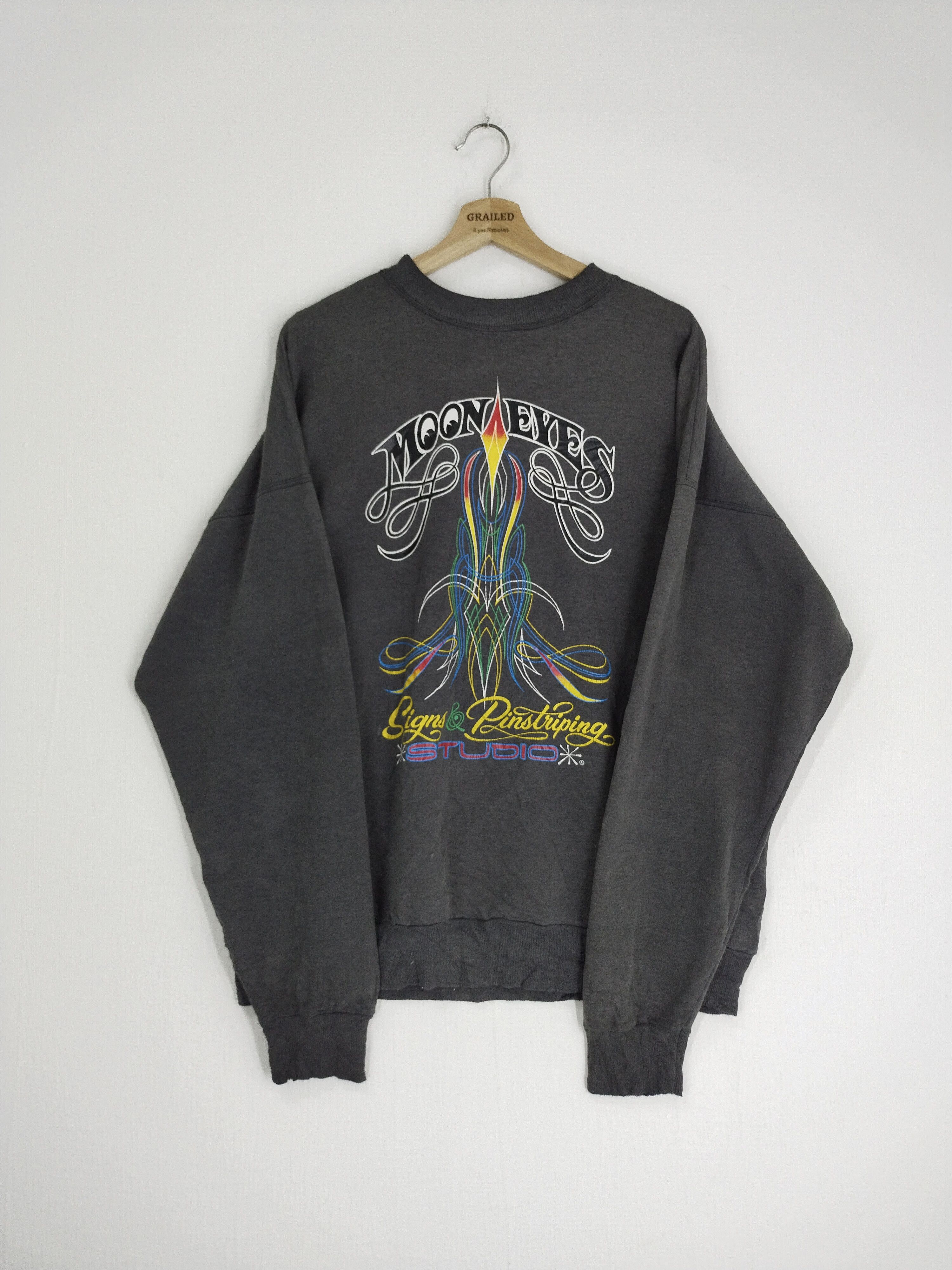 image of Moon Collective x Vintage Moon Eyes Flying Eyes Signs Piratriping Sweatshirt in Black (Size Large)