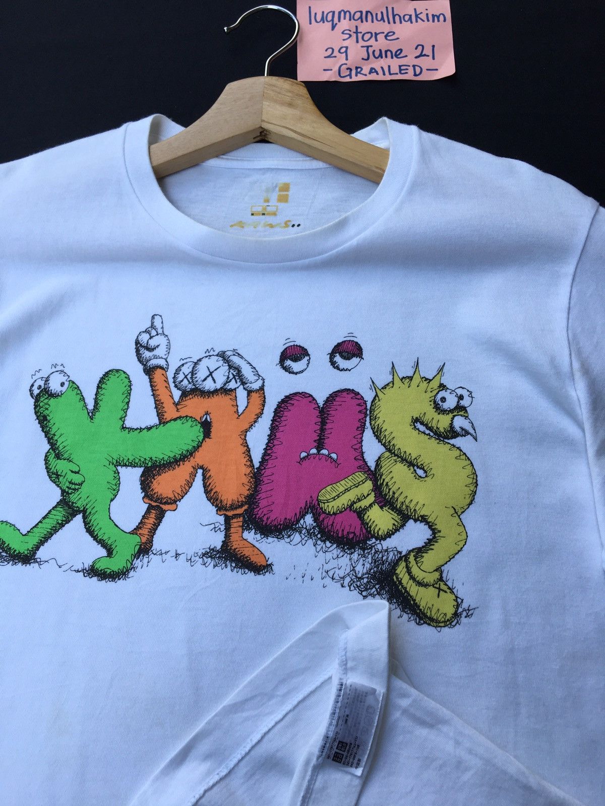 Kaws × Uniqlo Rare Kaws x Uniqlo White Dancing Letters Graphic T shirt Size US M / EU 48-50 / 2 - 10 Thumbnail