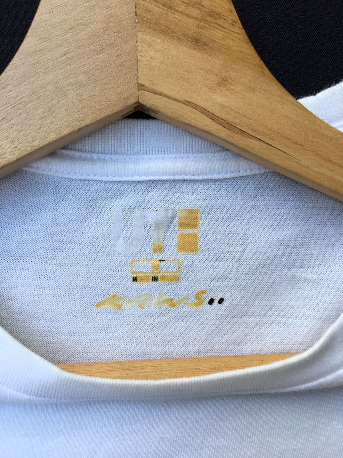 Kaws × Uniqlo Rare Kaws x Uniqlo White Dancing Letters Graphic T shirt Size US M / EU 48-50 / 2 - 9 Thumbnail