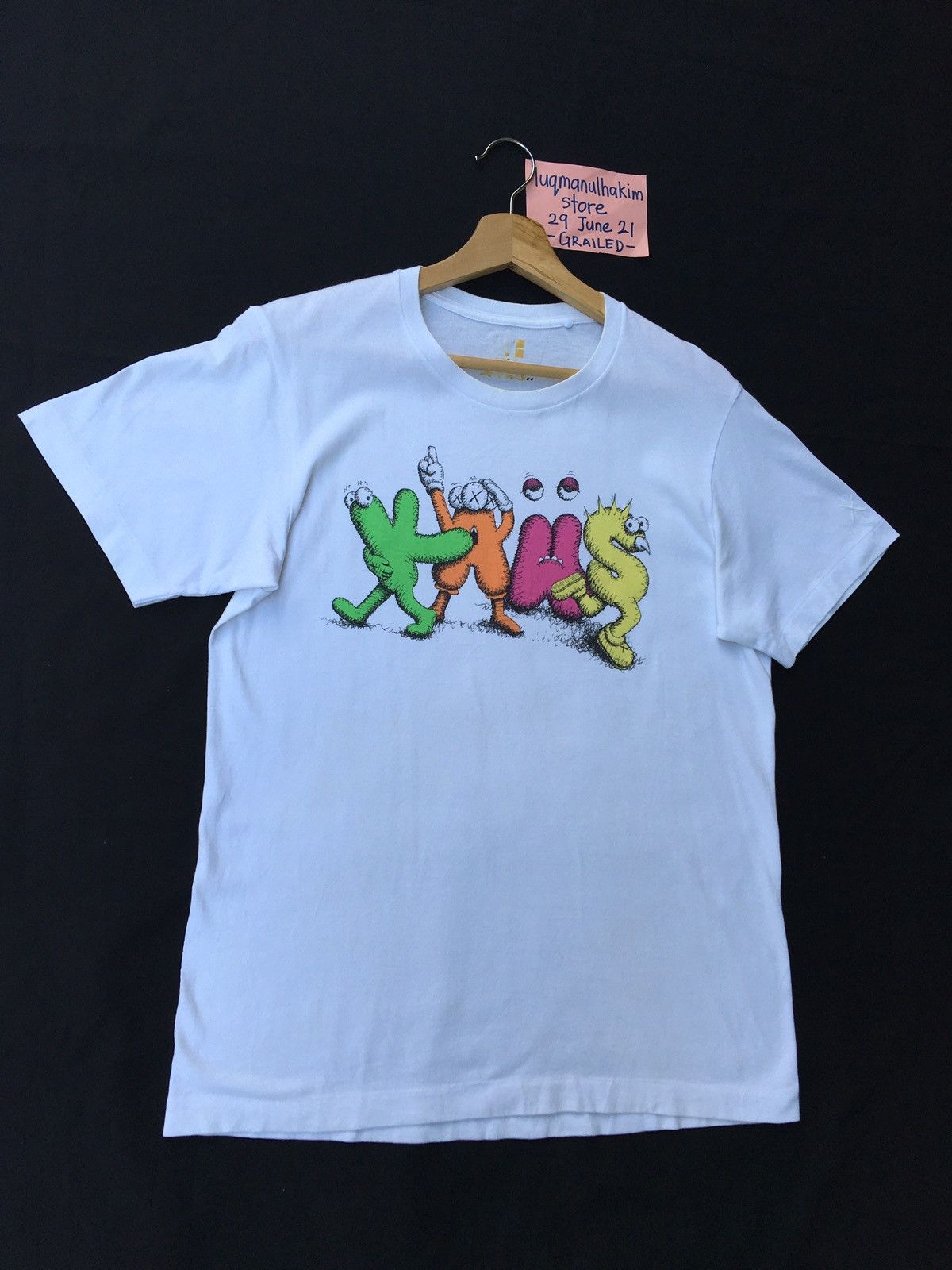 Kaws × Uniqlo Rare Kaws x Uniqlo White Dancing Letters Graphic T shirt Size US M / EU 48-50 / 2 - 3 Thumbnail