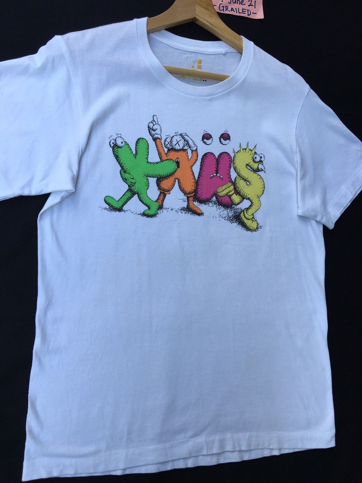 Kaws × Uniqlo Rare Kaws x Uniqlo White Dancing Letters Graphic T shirt Size US M / EU 48-50 / 2 - 6 Thumbnail