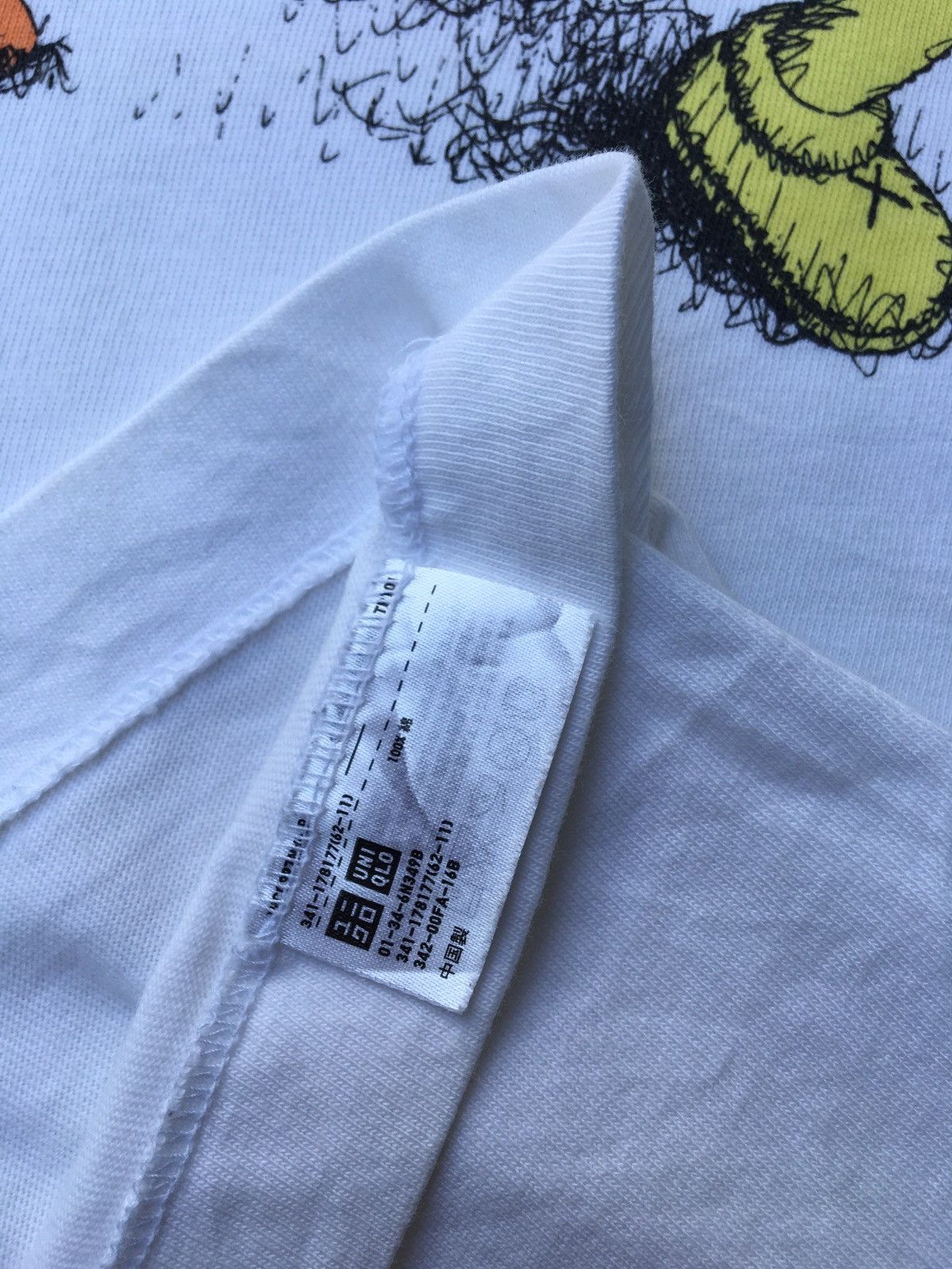 Kaws × Uniqlo Rare Kaws x Uniqlo White Dancing Letters Graphic T shirt Size US M / EU 48-50 / 2 - 11 Thumbnail