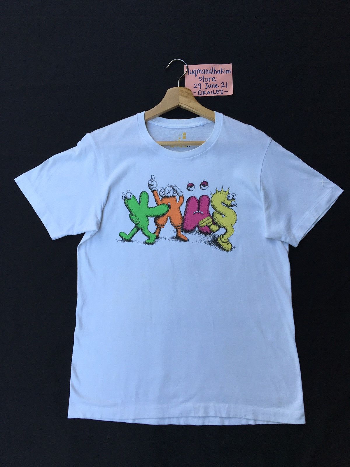 Kaws × Uniqlo Rare Kaws x Uniqlo White Dancing Letters Graphic T shirt Size US M / EU 48-50 / 2 - 2 Thumbnail