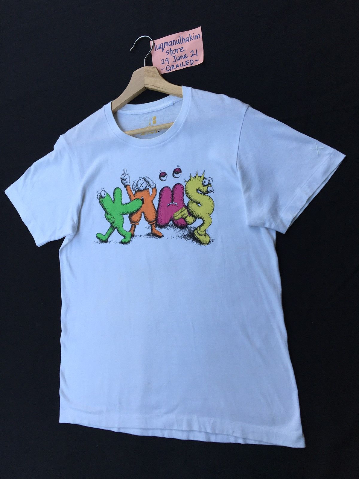 Kaws × Uniqlo Rare Kaws x Uniqlo White Dancing Letters Graphic T shirt Size US M / EU 48-50 / 2 - 4 Thumbnail