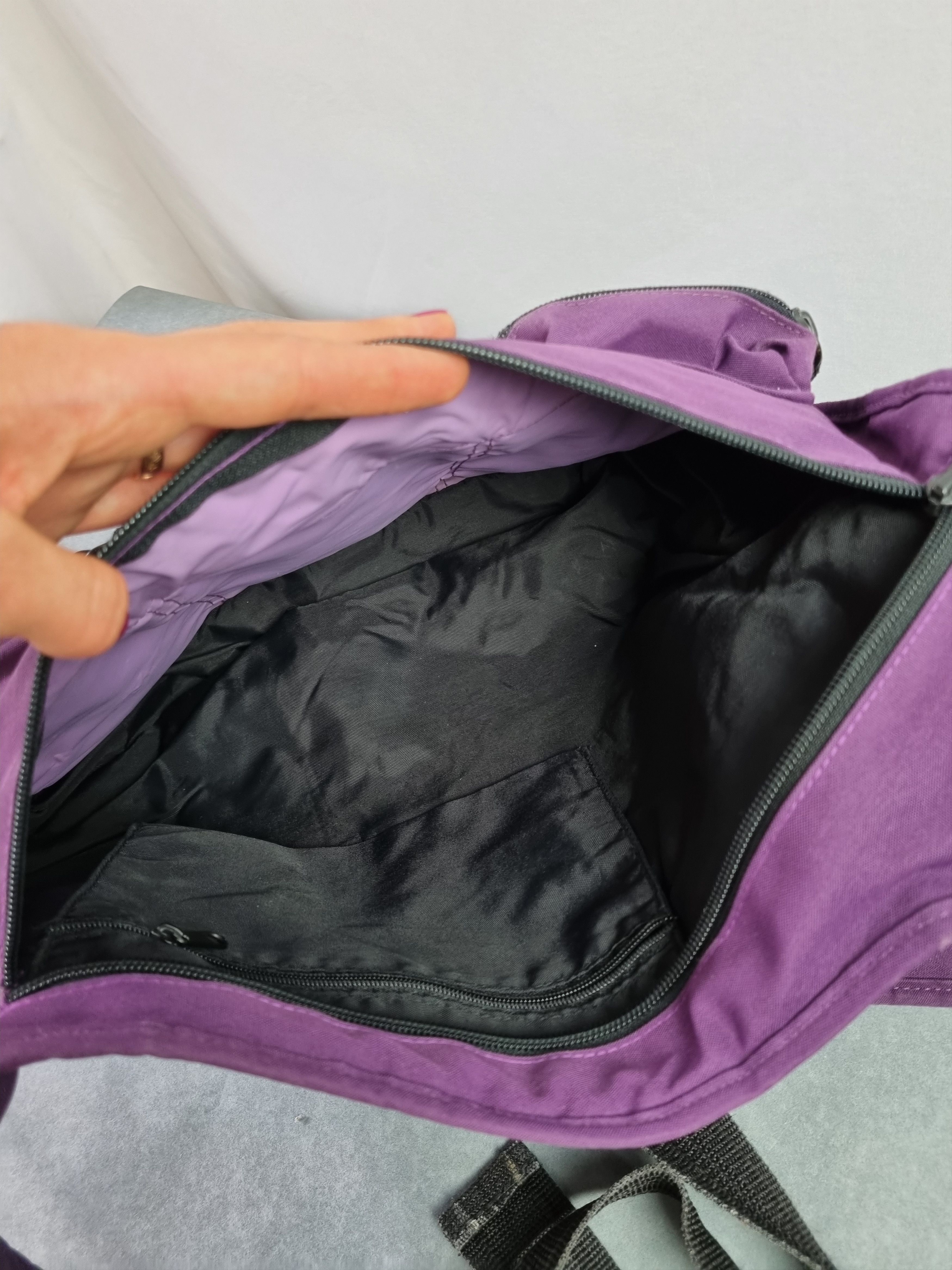 Vintage Vintage Multi pockets Attractive Sling Bag NIKE style Size ONE SIZE - 6 Thumbnail